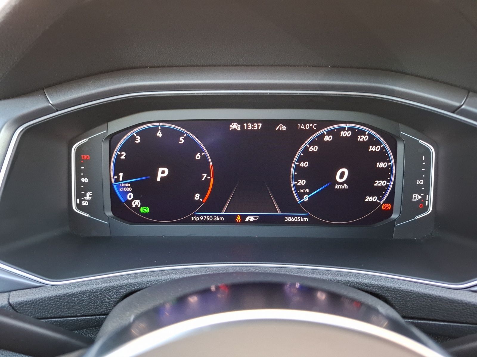 Volkswagen T-Roc TSI R-line DSG - Samsaru's Car Outlet