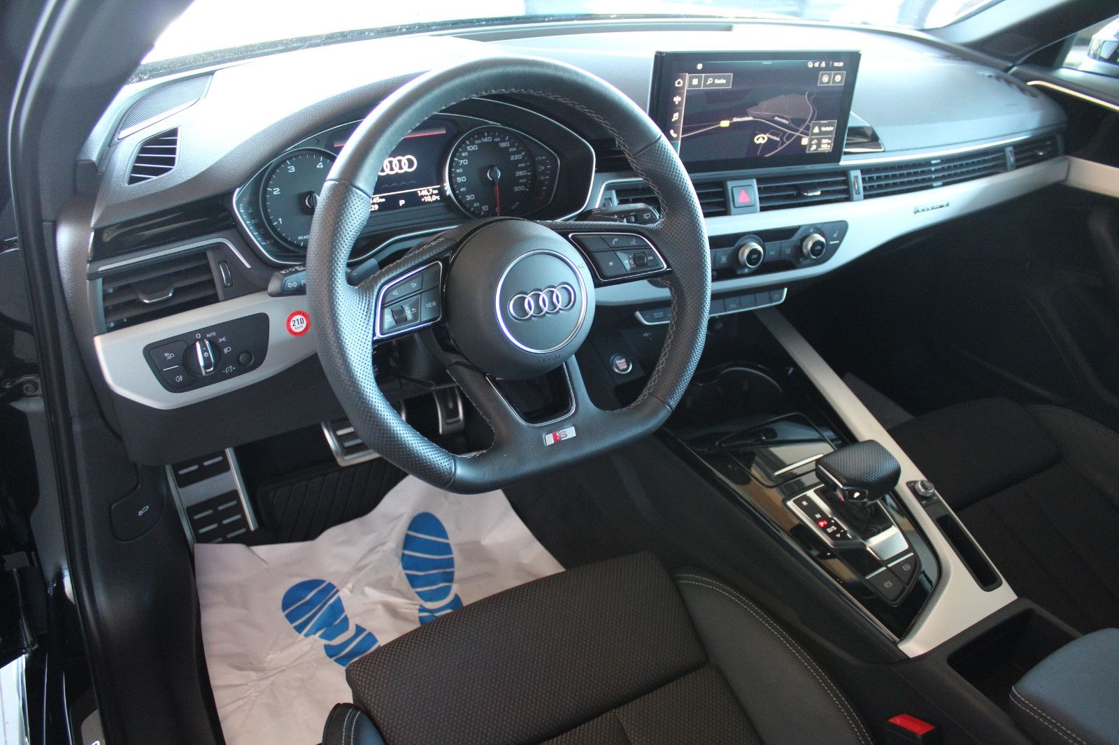Audi A4 Avant 40 TDI quattro S line - Samsaru's Car Outlet