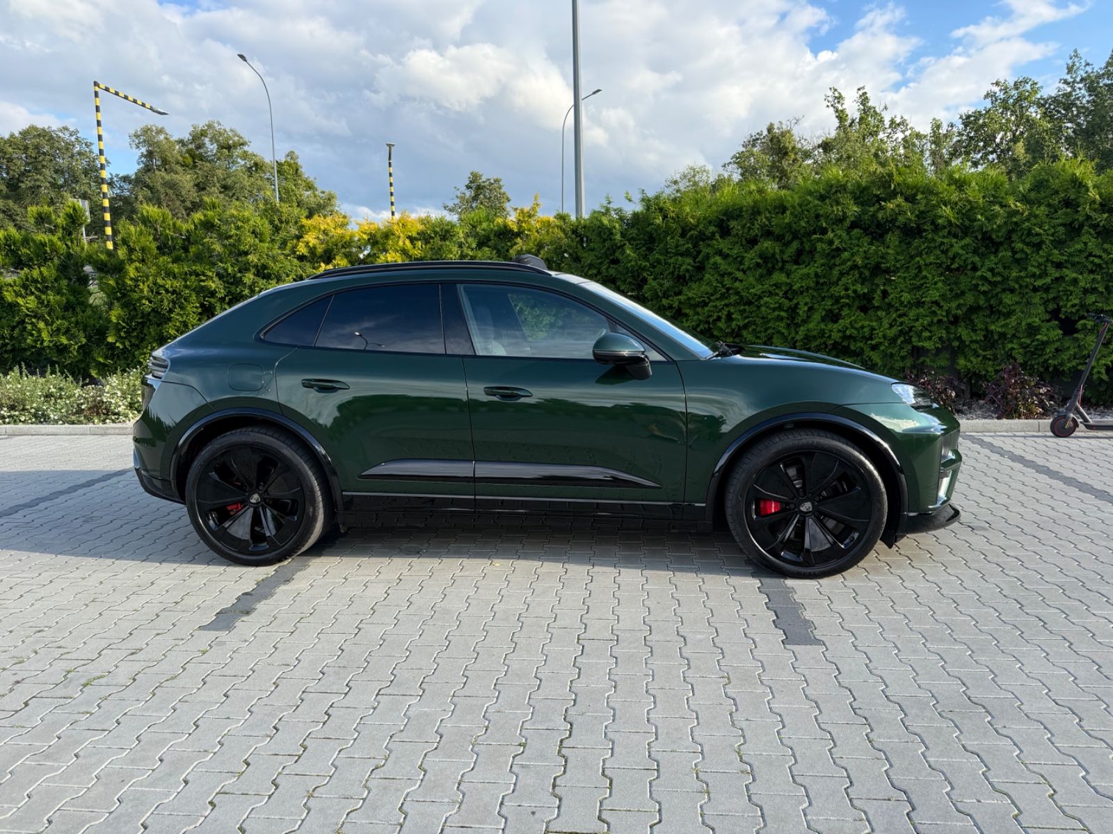 Porsche Macan Electric Turbo - Samsaru's Car Outlet