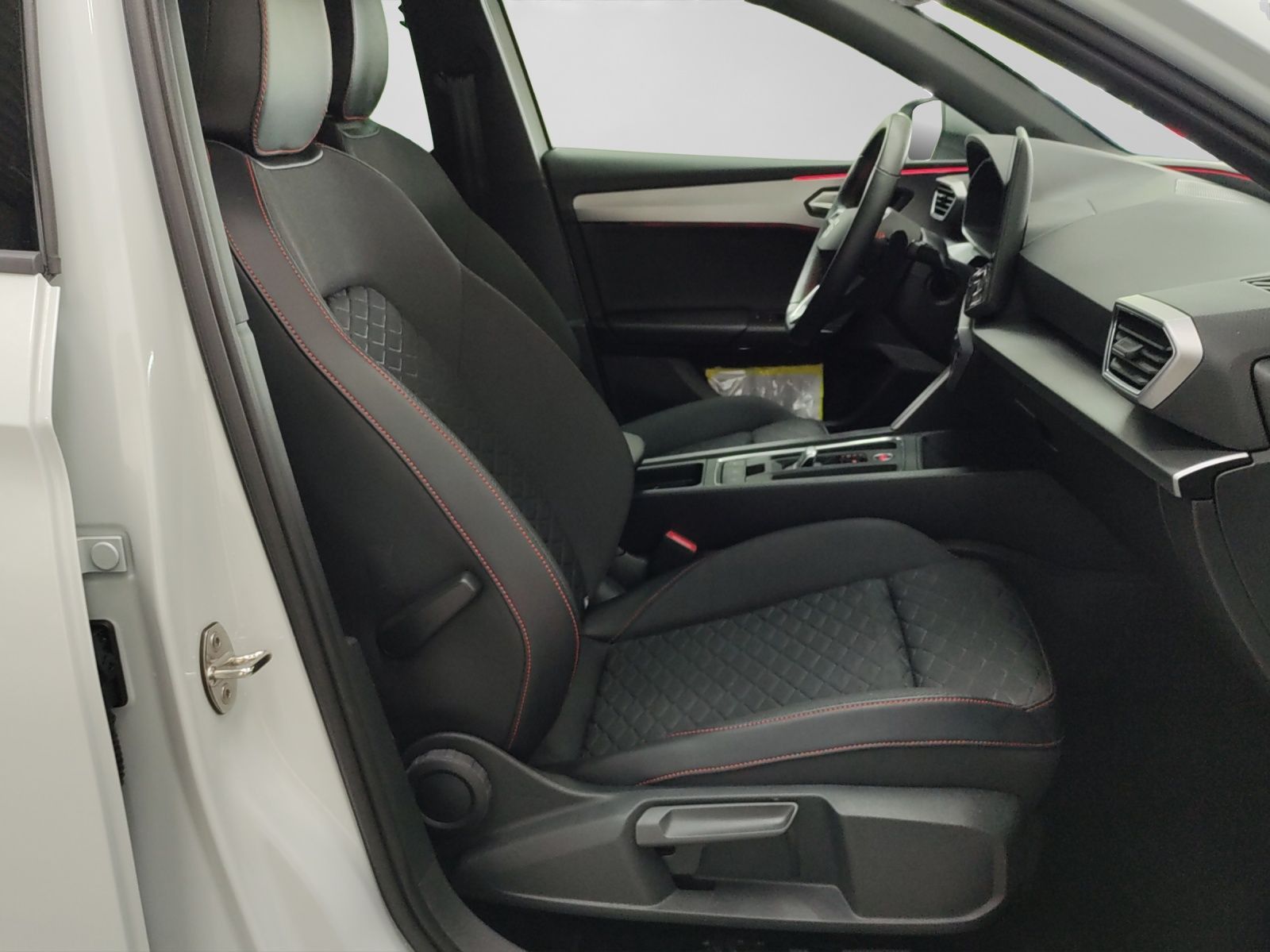 Seat Leon Sportstourer 2.0 TDI DSG FR AHK KAMERA NAVI