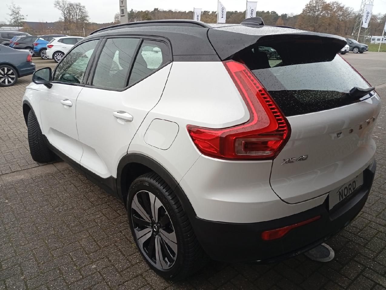 Volvo XC40 Twin Core Pure Electric AWD/AHK/GJR/Wärmepu