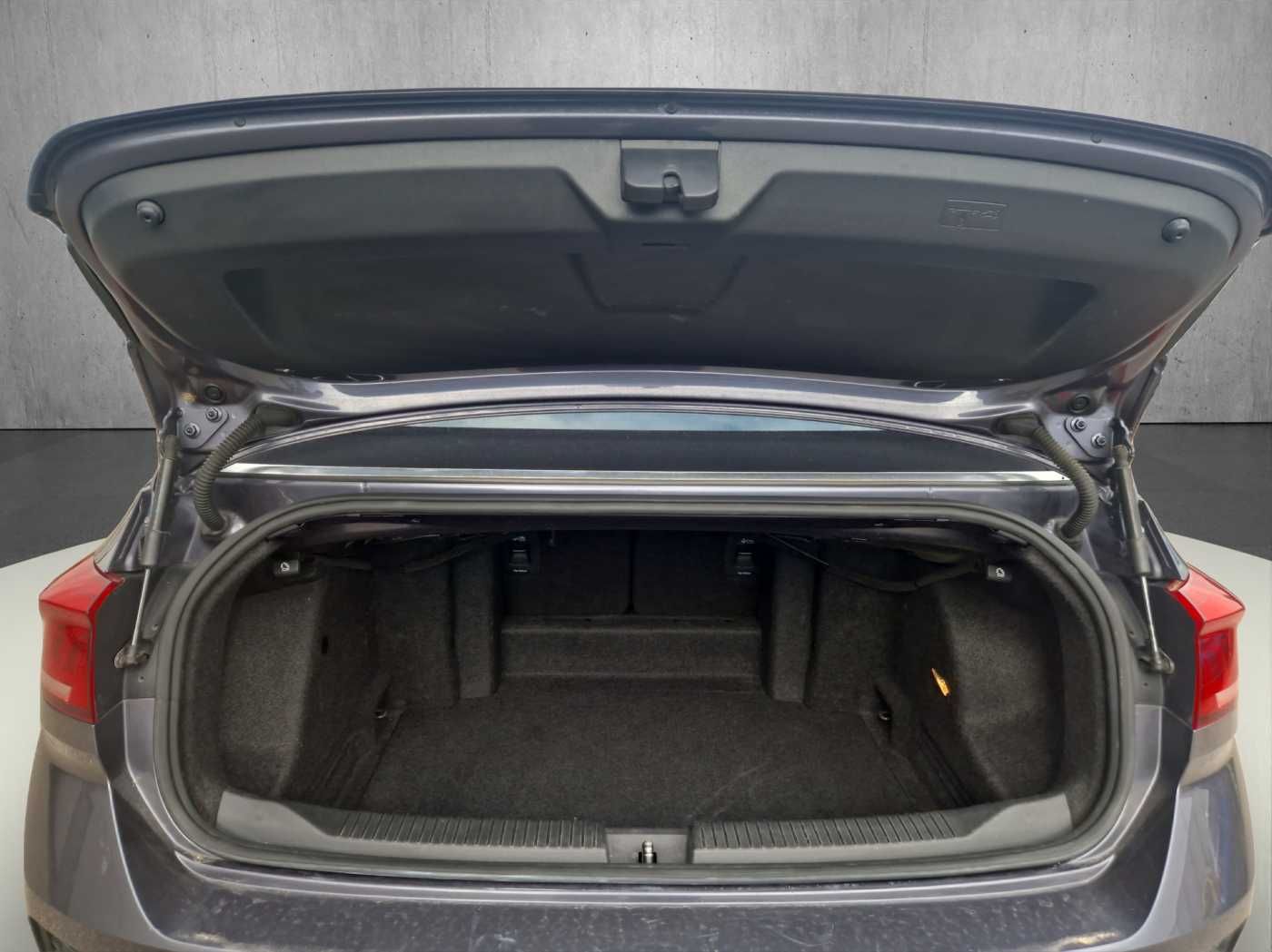 Volkswagen T-Roc 1.5 Style - Samsaru's Car Outlet