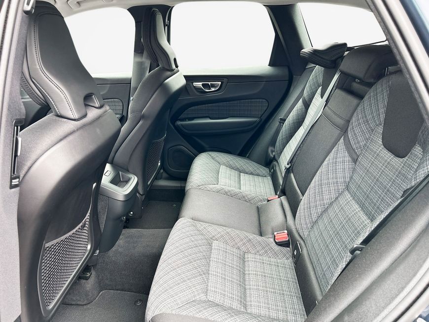 Volvo XC60 B5 B AWD Core - Samsaru's Car Outlet