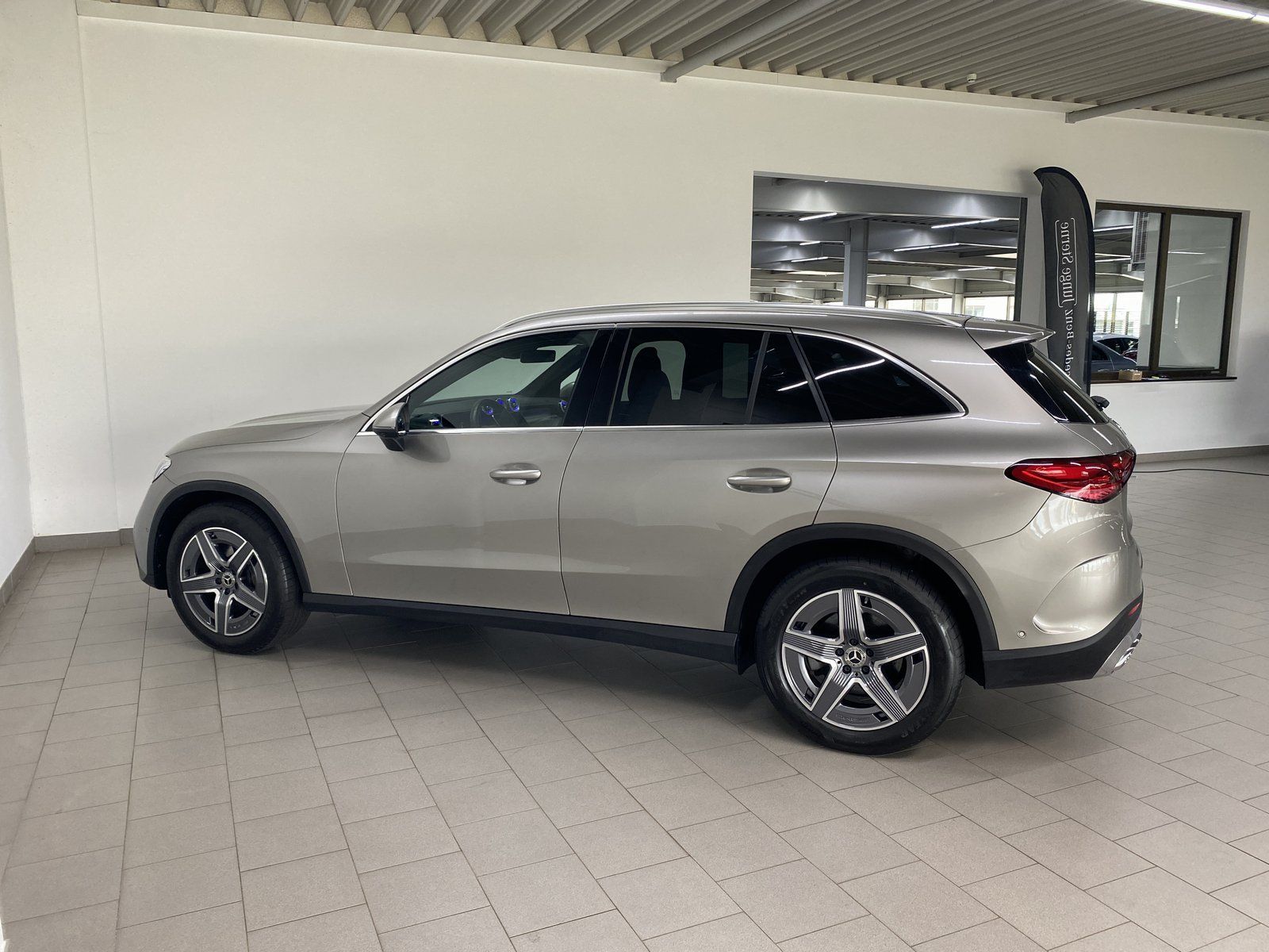 Mercedes-Benz GLC 300 4M AMG+LED+DIST+AHK+360°+EASY-PACK+NAVI