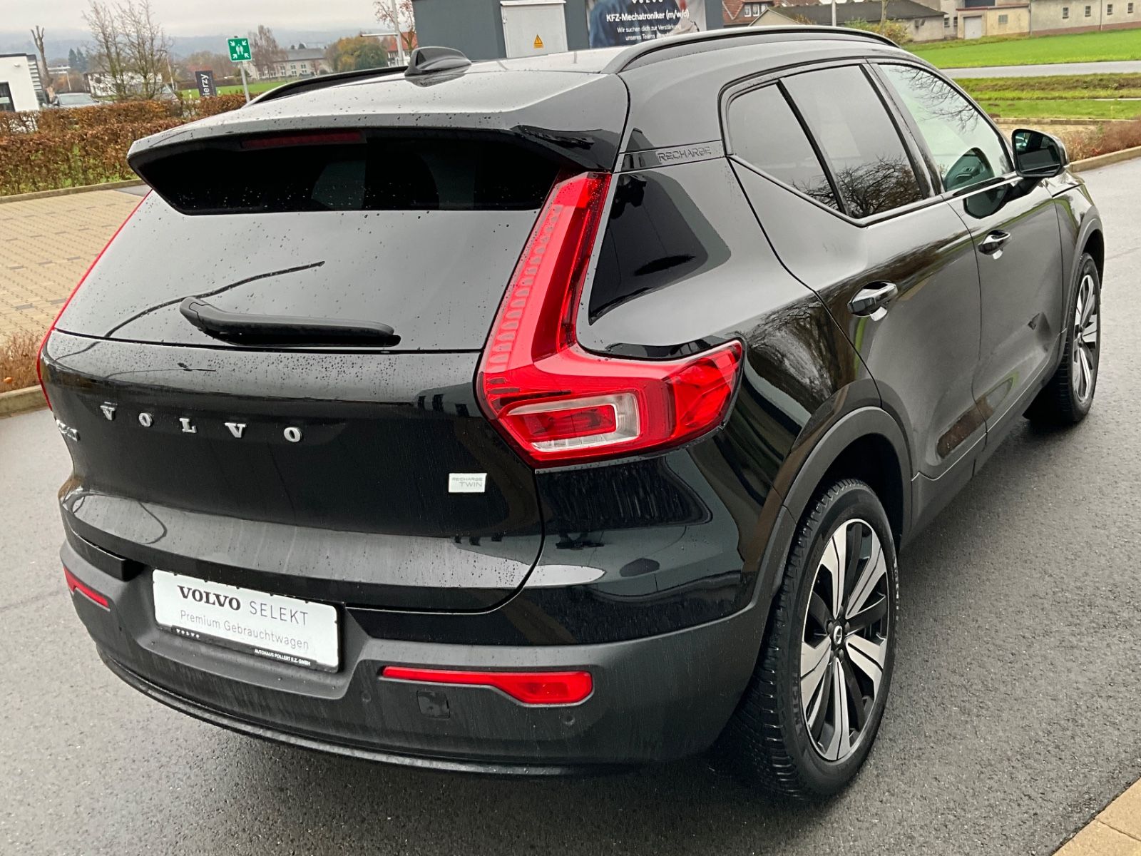 Volvo XC40 Core Recharge Pure Electric AWD
