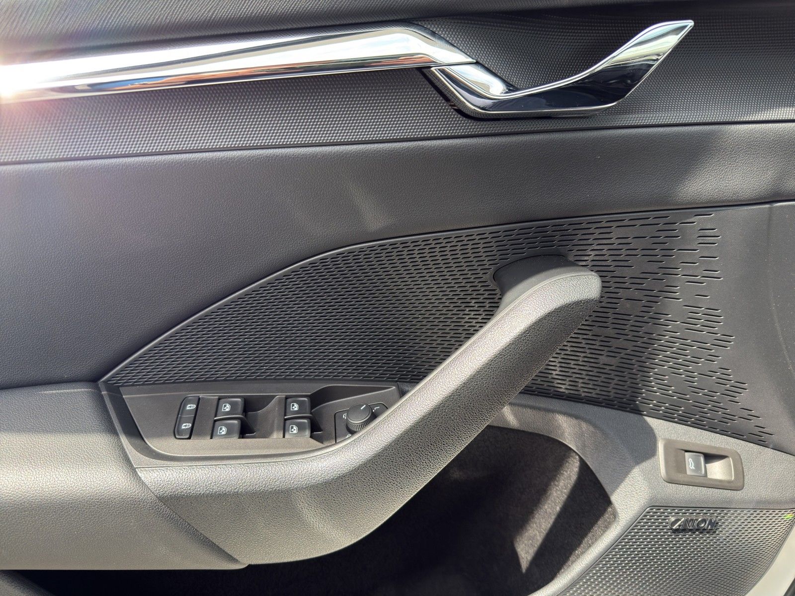Skoda Octavia Combi 2.0 TDI Style - Samsaru's Car Outlet