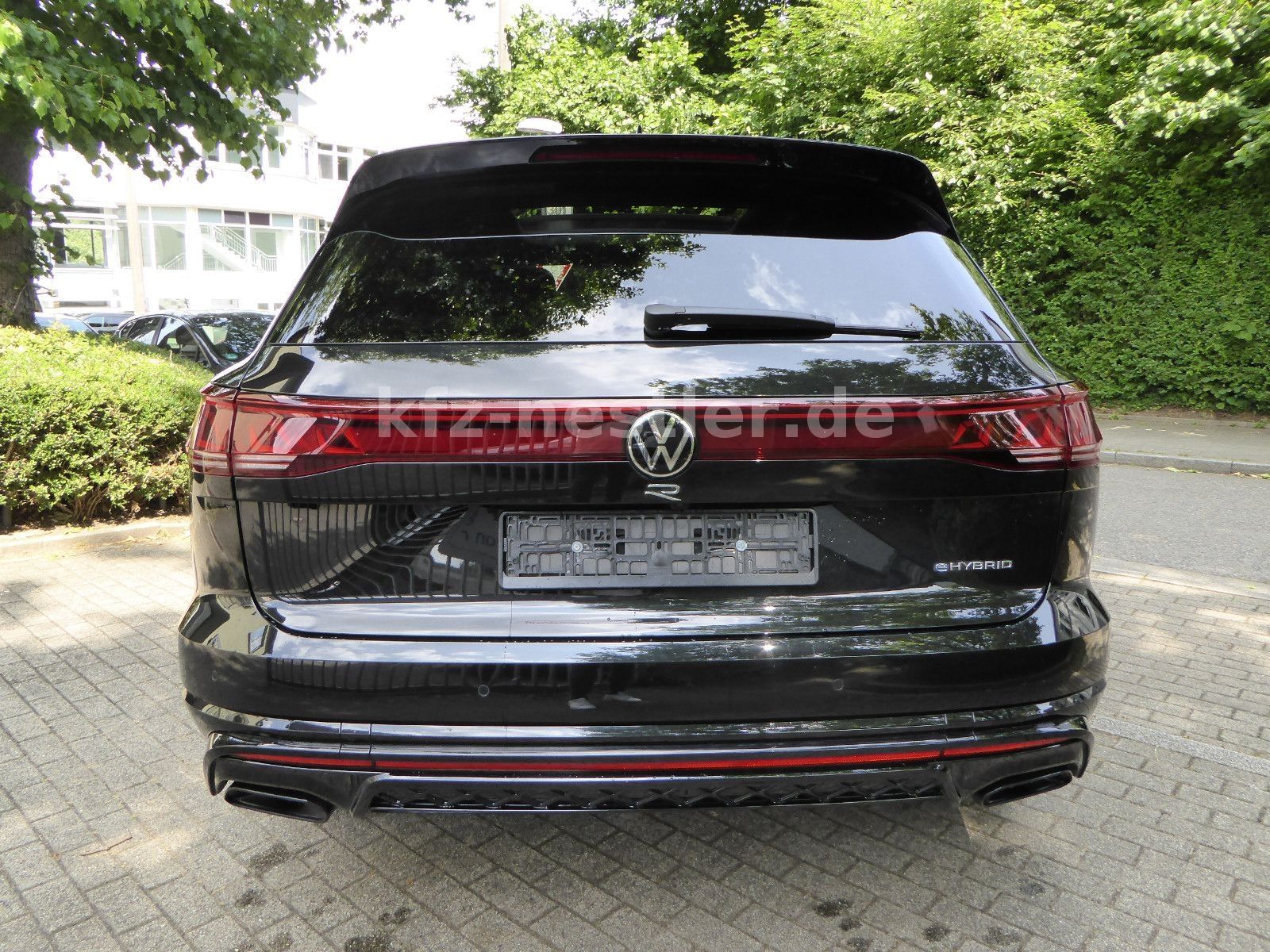 Volkswagen Touareg R eHybrid - Samsaru's Car Outlet