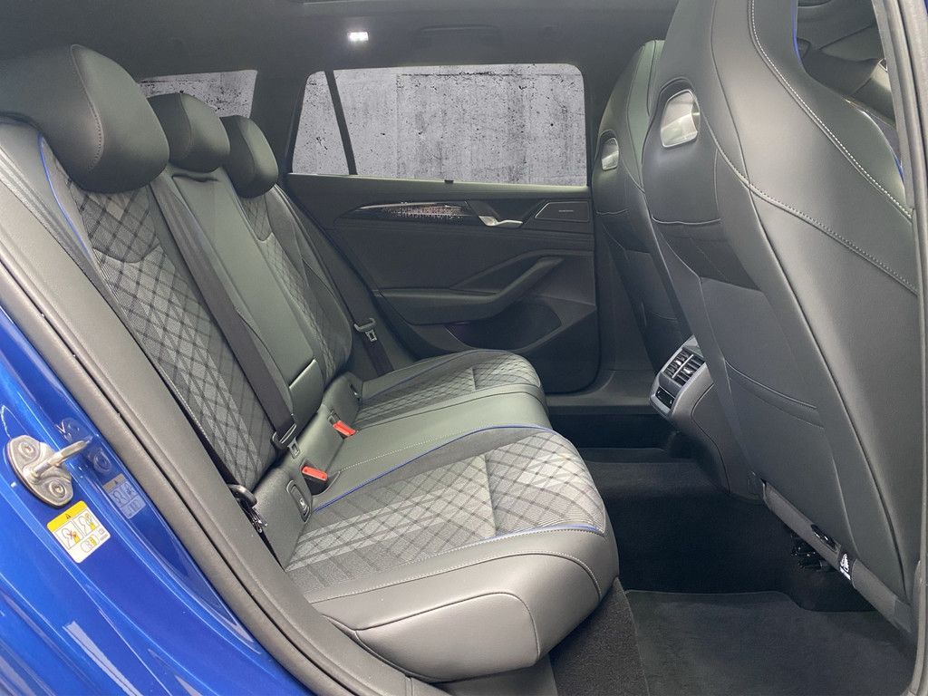 Volkswagen Passat Variant 1.5 TSI eHybrid R-Line DSG AHK