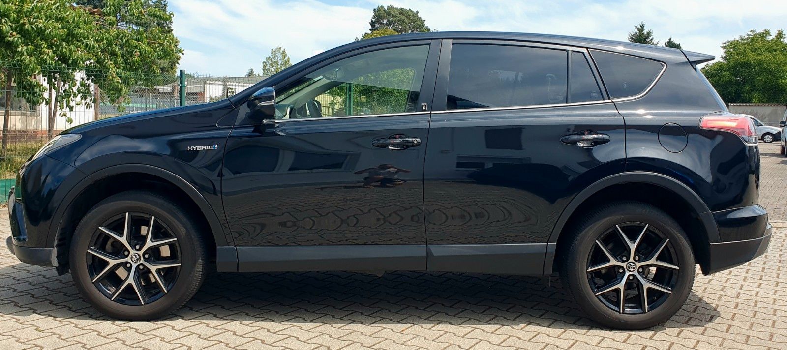 Toyota RAV 4 Team - Samsaru's Car Outlet
