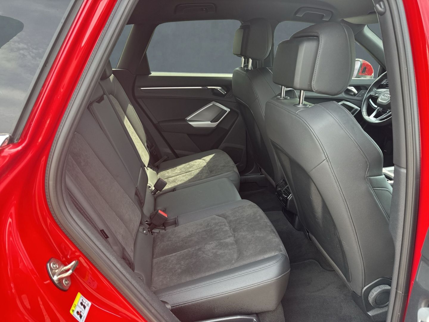 Audi Q3 40 TFSI quattro advanced - Samsaru's Car Outlet