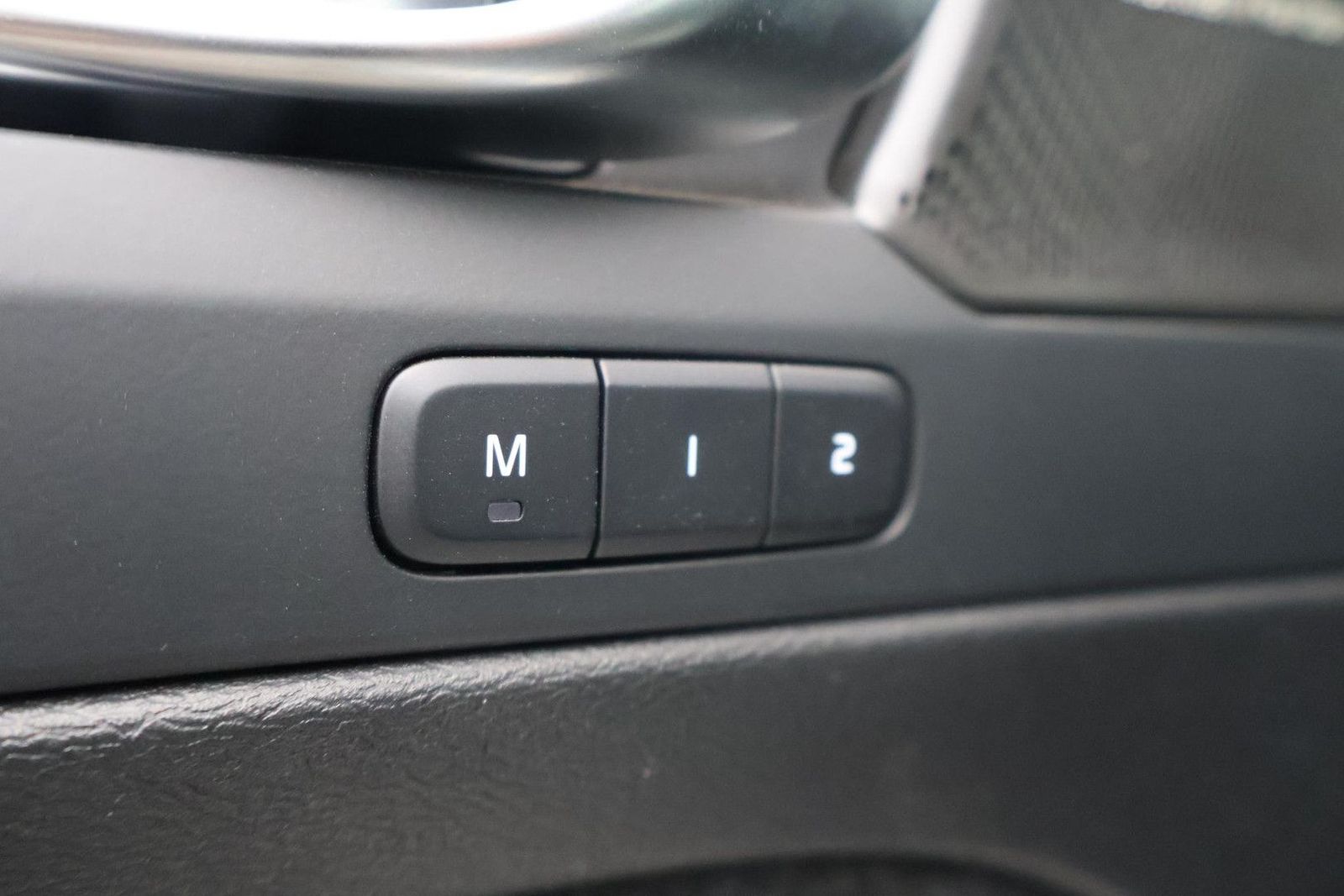 Volvo XC40 2.0 B4 Plus Dark | AHK| ACC |2WD| Beheizbar