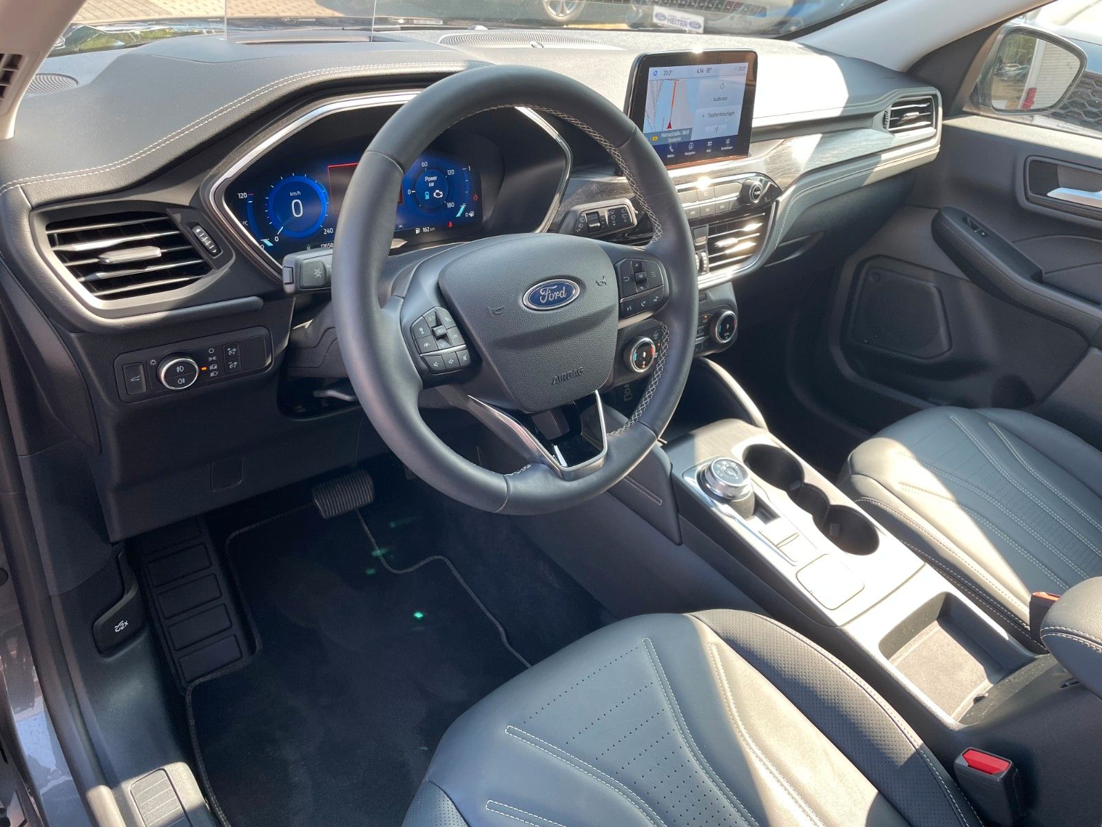 Ford Kuga FHEV Vignale - Samsaru's Car Outlet