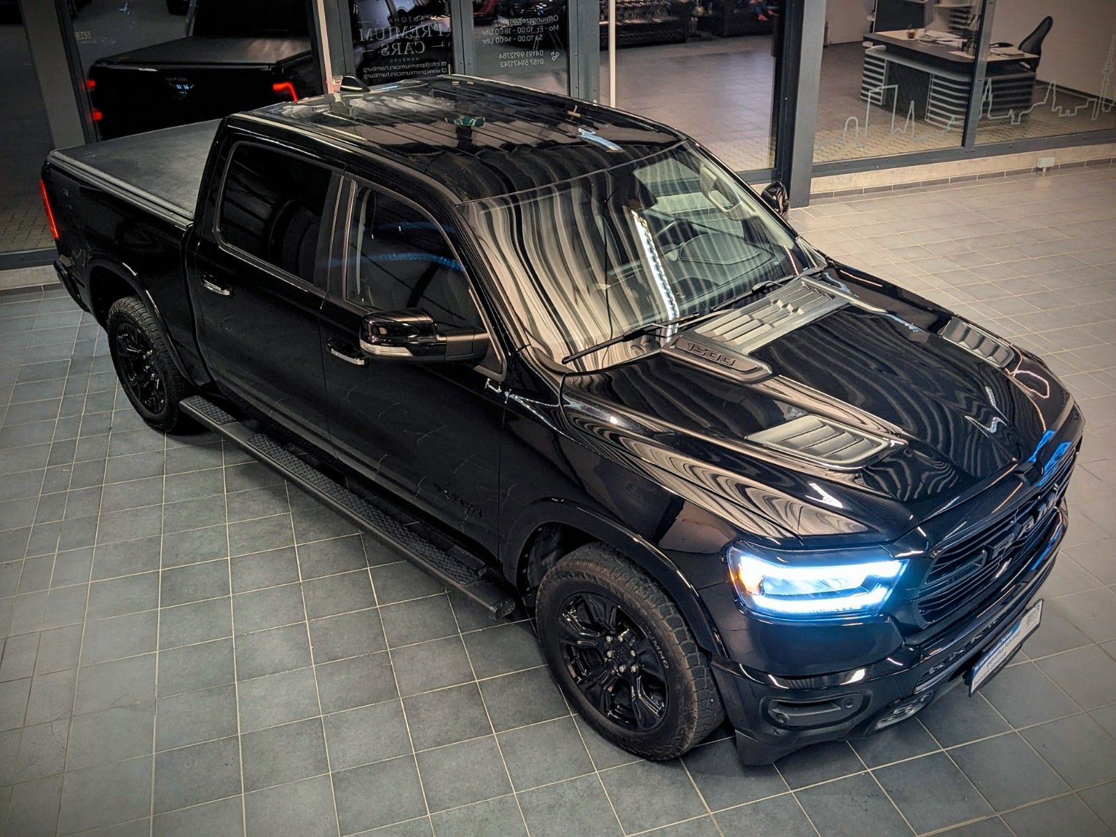 Dodge RAM 1500  Laramie Limited Night HEMI 5.7L   4x4