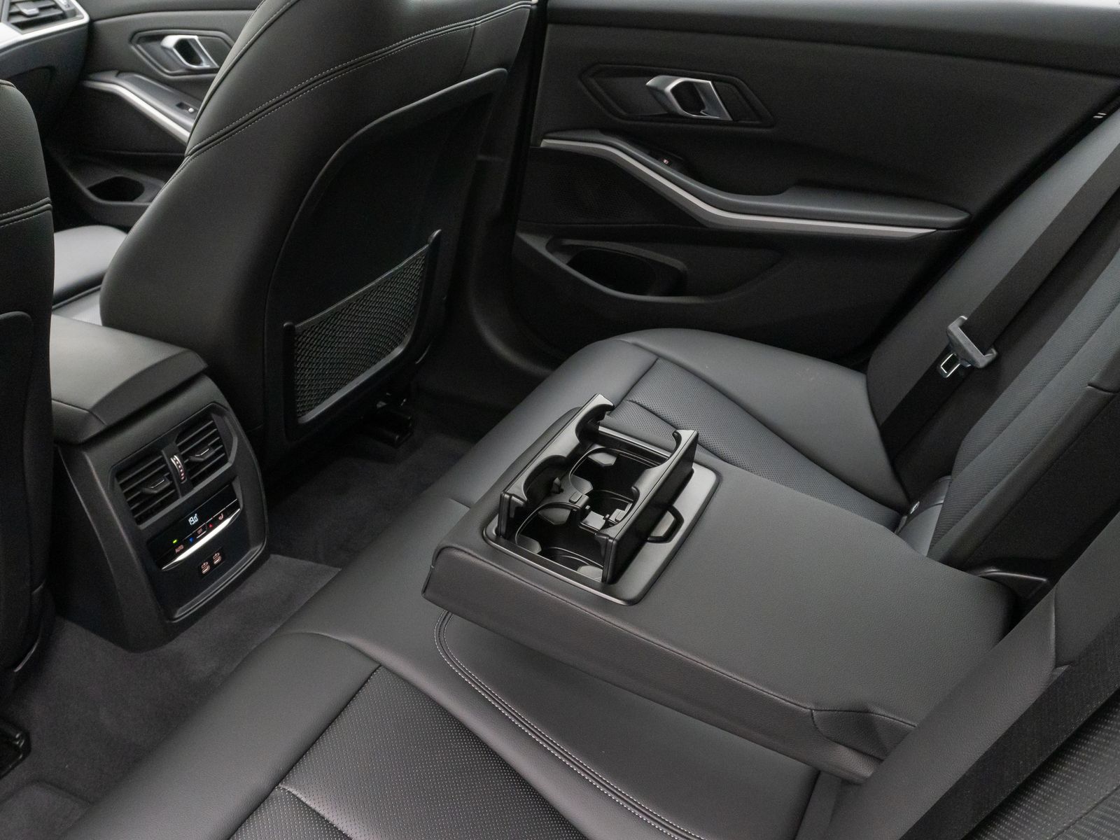 BMW 320i Sport - Samsaru's Car Outlet