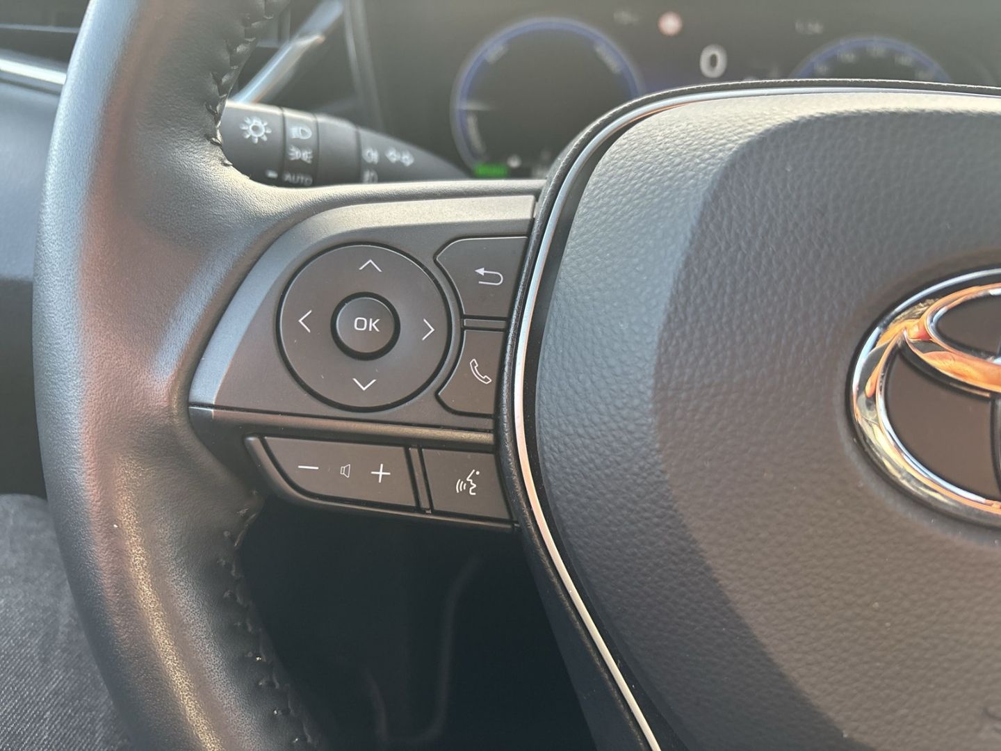Toyota Corolla Navi Digitales Cockpit LED ACC Apple Car