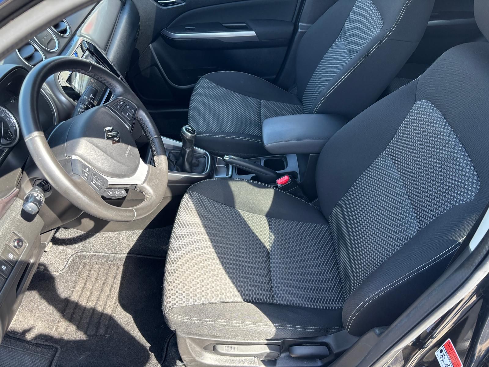 Suzuki Vitara 1.5 Hybrid Comfort - Samsaru's Car Outlet