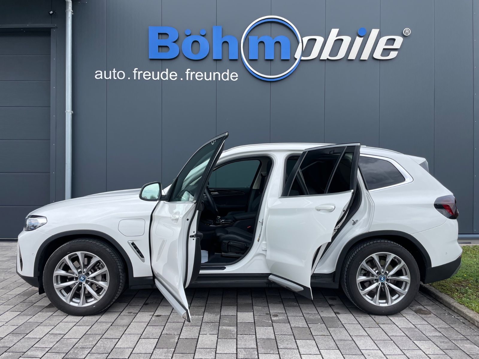 BMW X3 xDrive30e - Samsaru's Car Outlet