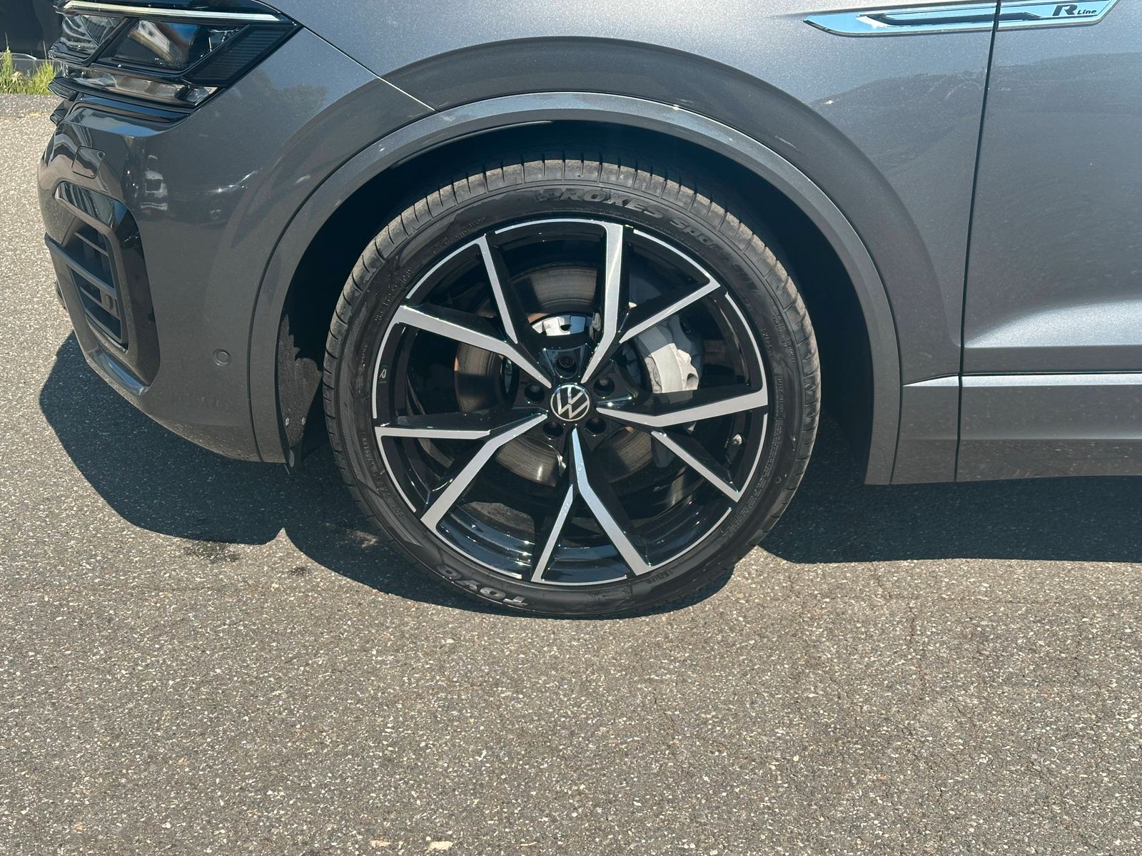 Volkswagen Touareg R-Line 3.0 TSI 4MOTION - Samsaru's Car Outlet