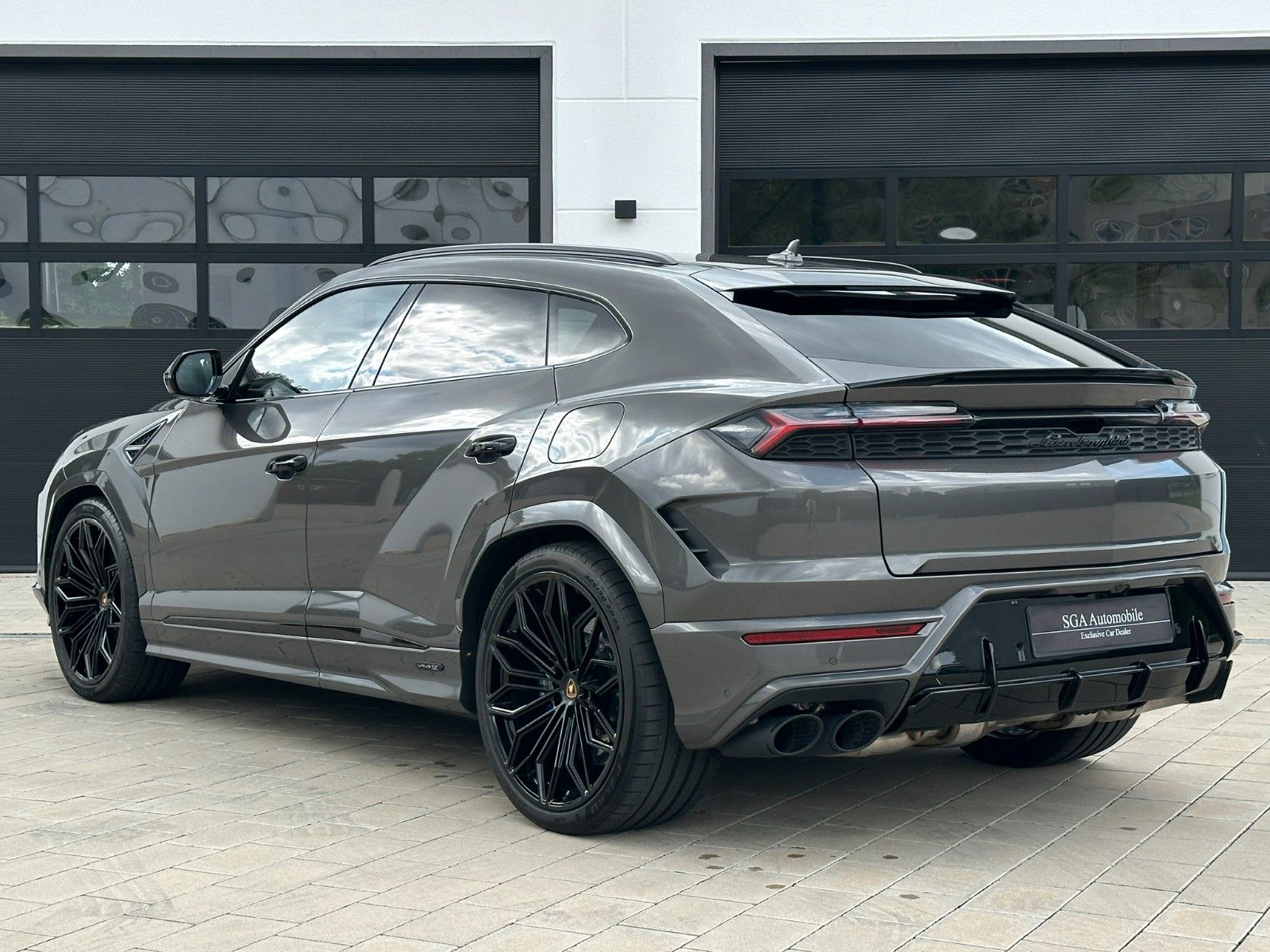 Lamborghini Urus SE - Samsaru's Car Outlet