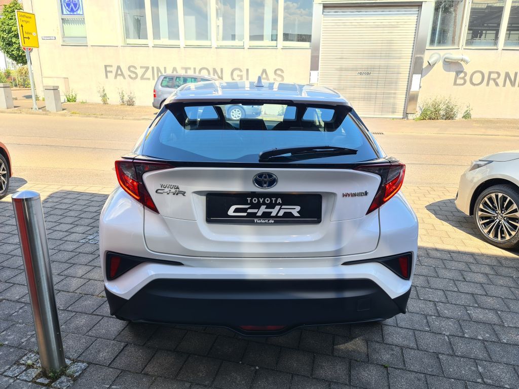 Toyota C-HR Hybrid Flow - Samsaru's Car Outlet