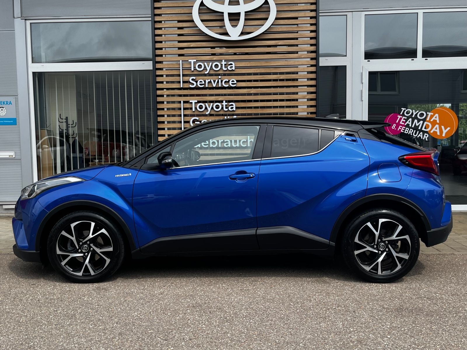 Toyota C-HR Hybrid Style - Samsaru's Car Outlet