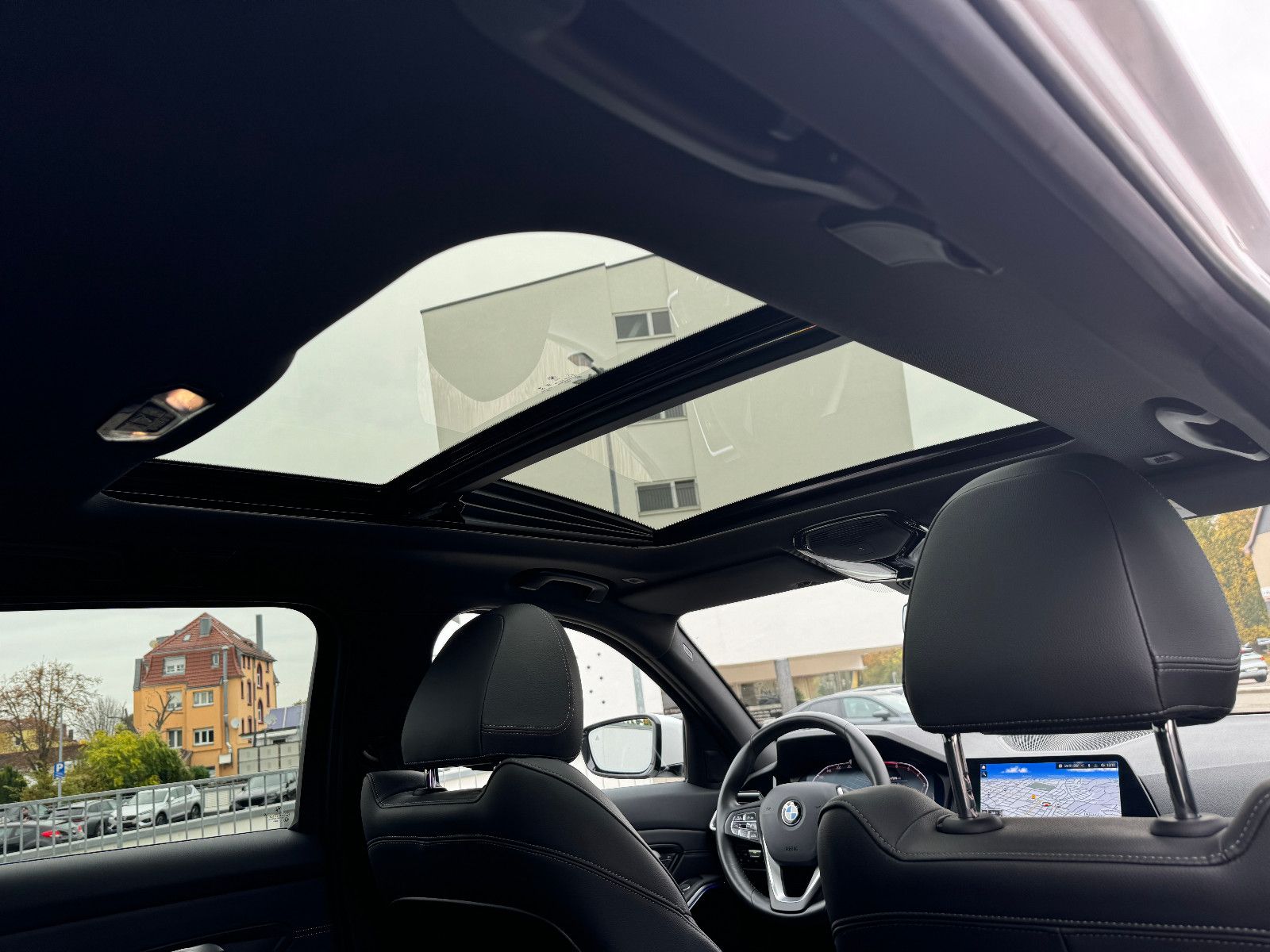 BMW 330 i xDrive Aut. - Samsaru's Car Outlet