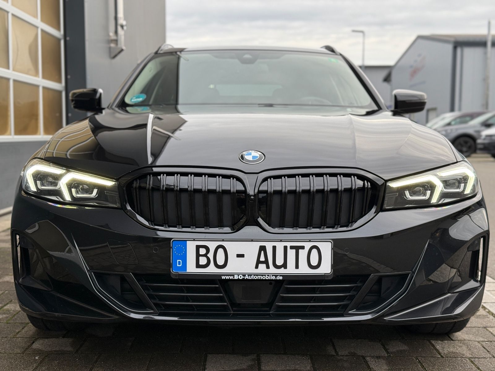 BMW 320 d xDrive - Samsaru's Car Outlet