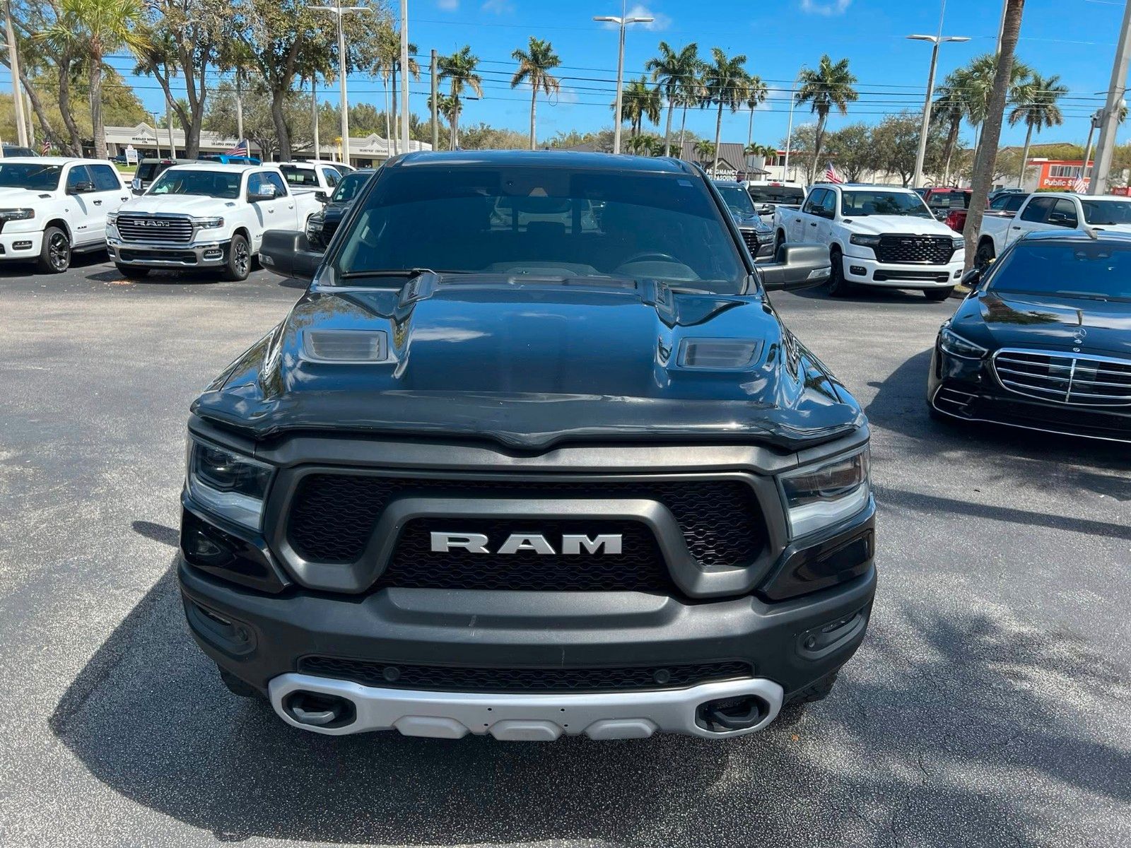 Dodge RAM Rebel 1500 4x4 CrewCab unfallfrei in Hamburg