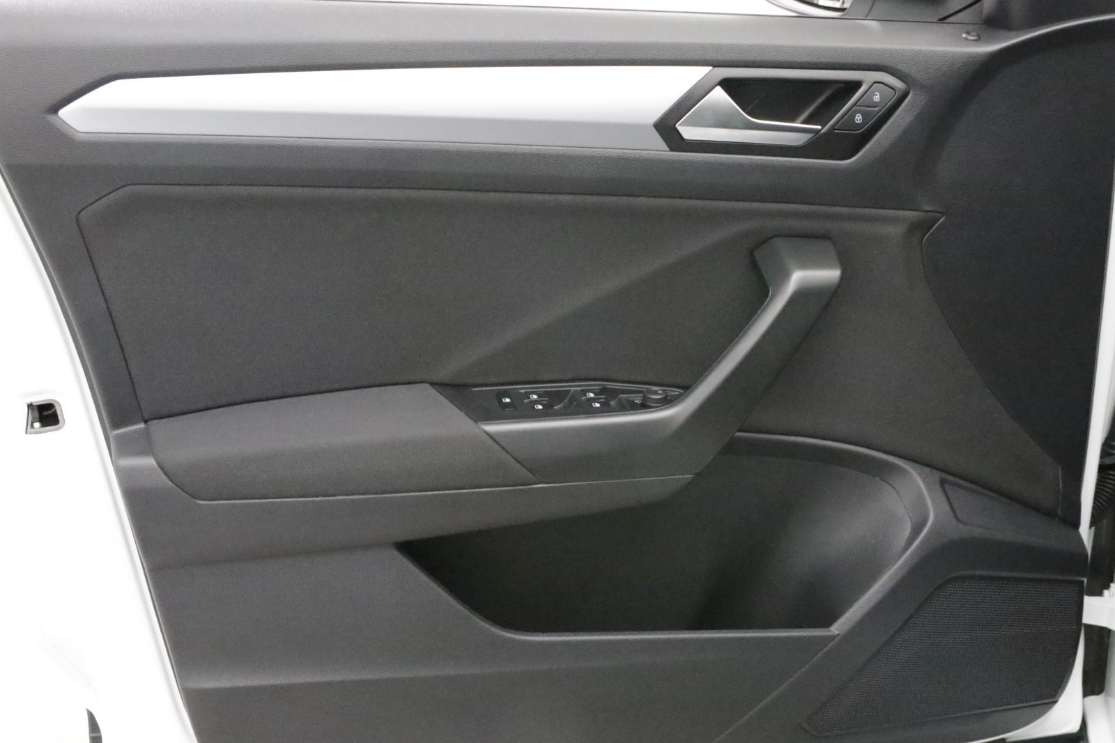 Volkswagen T-ROC 1.5 TSI DSG Life - Samsaru's Car Outlet