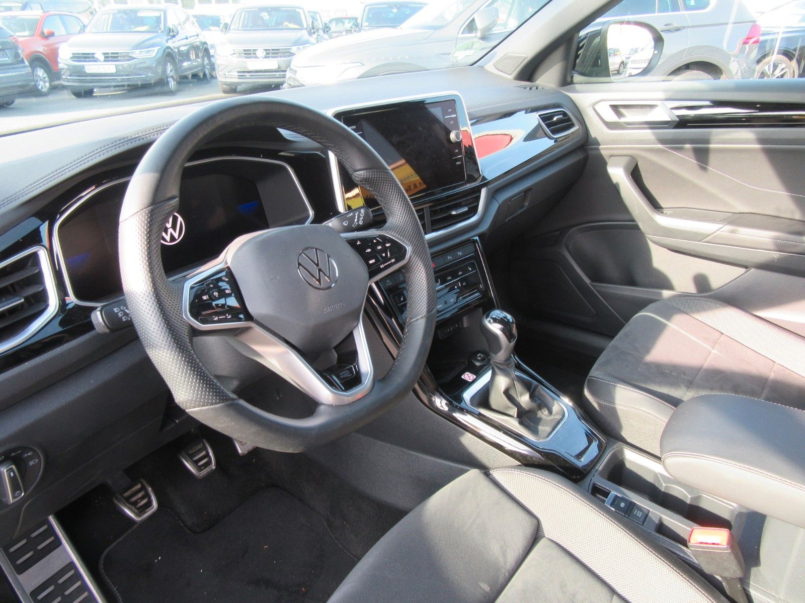 Volkswagen T-Roc R-Line - Samsaru's Car Outlet