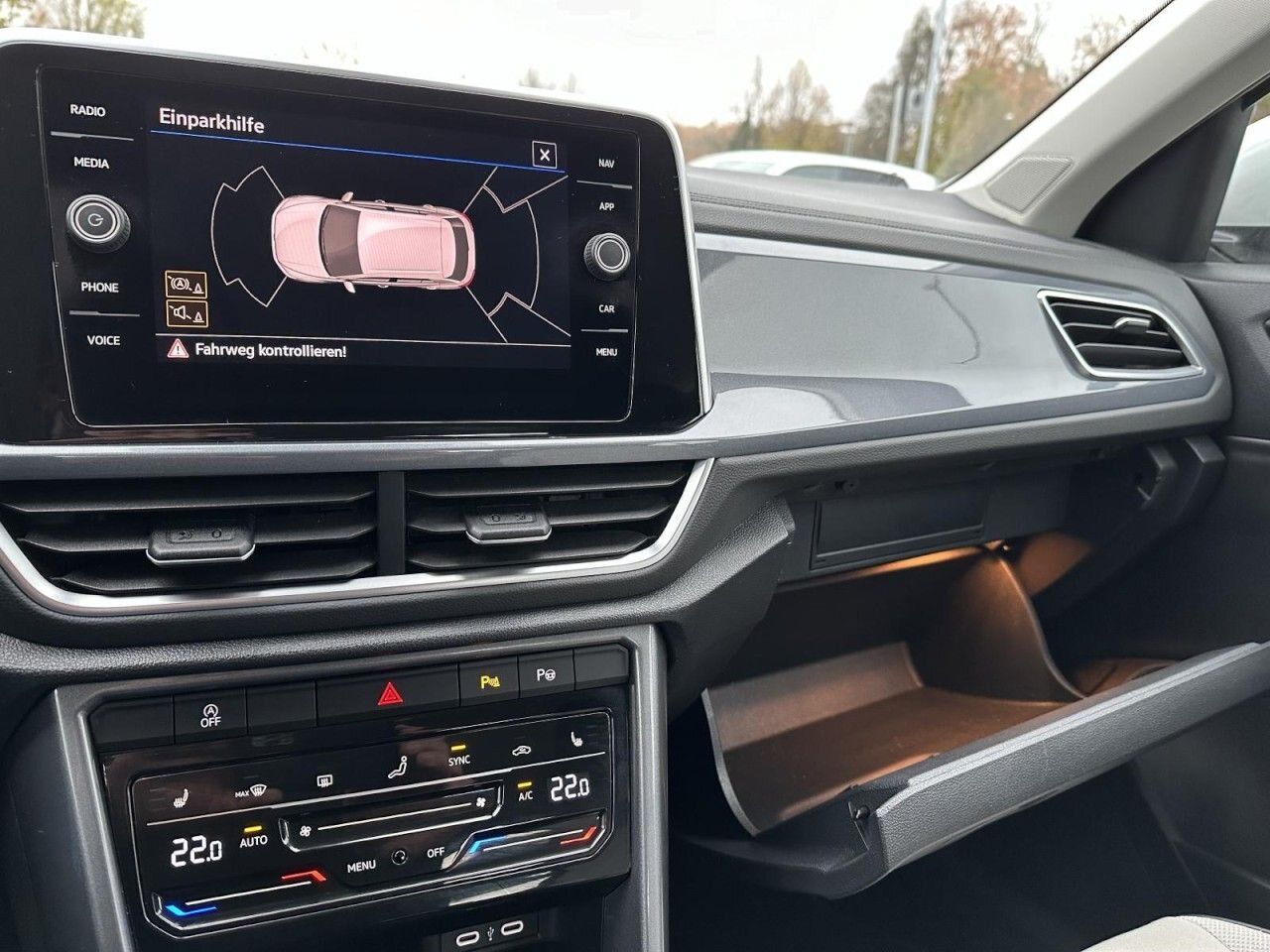 Volkswagen T-Roc 1.5 TSI Style - Samsaru's Car Outlet