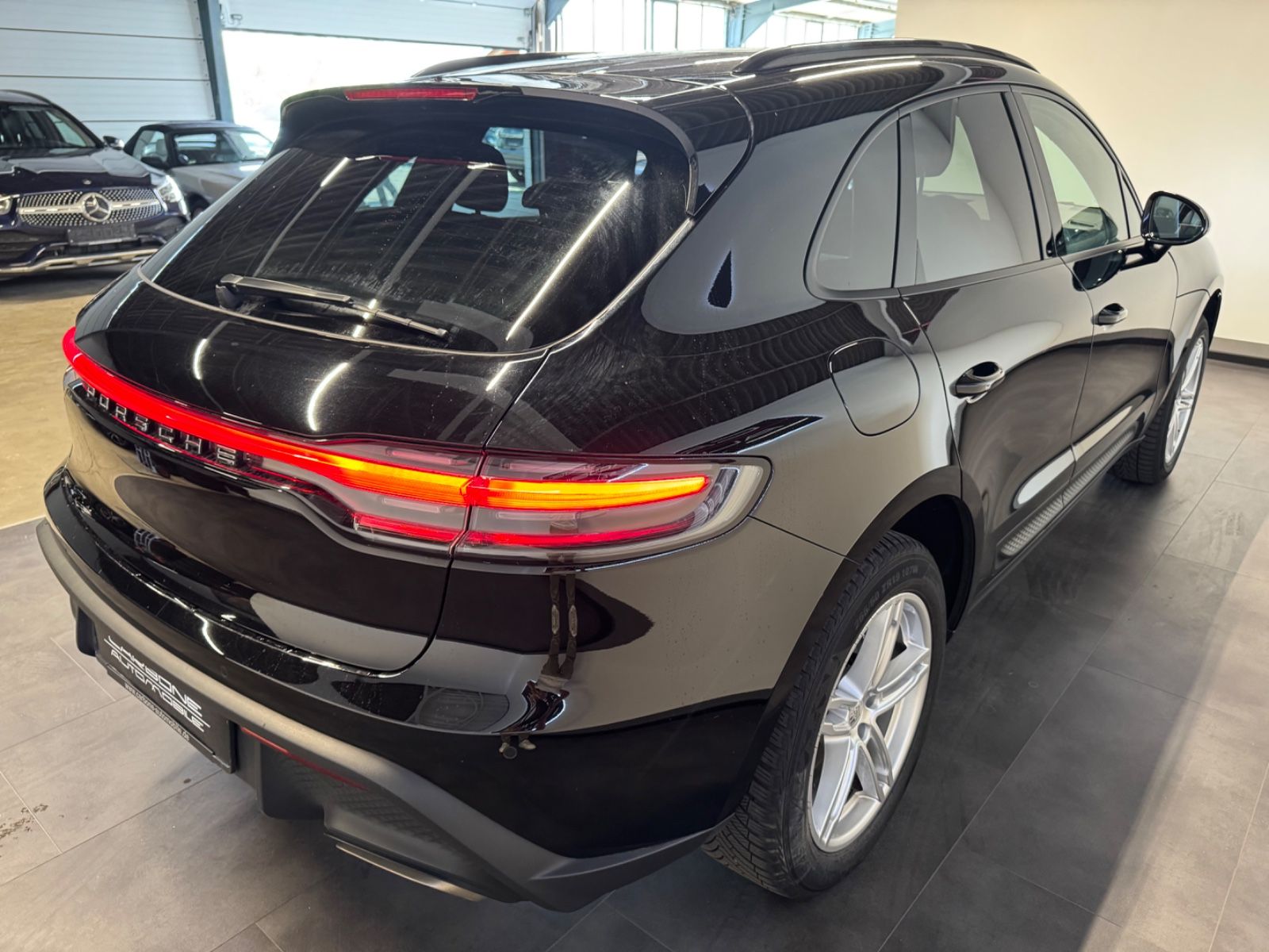 Porsche Macan - Samsaru's Car Outlet