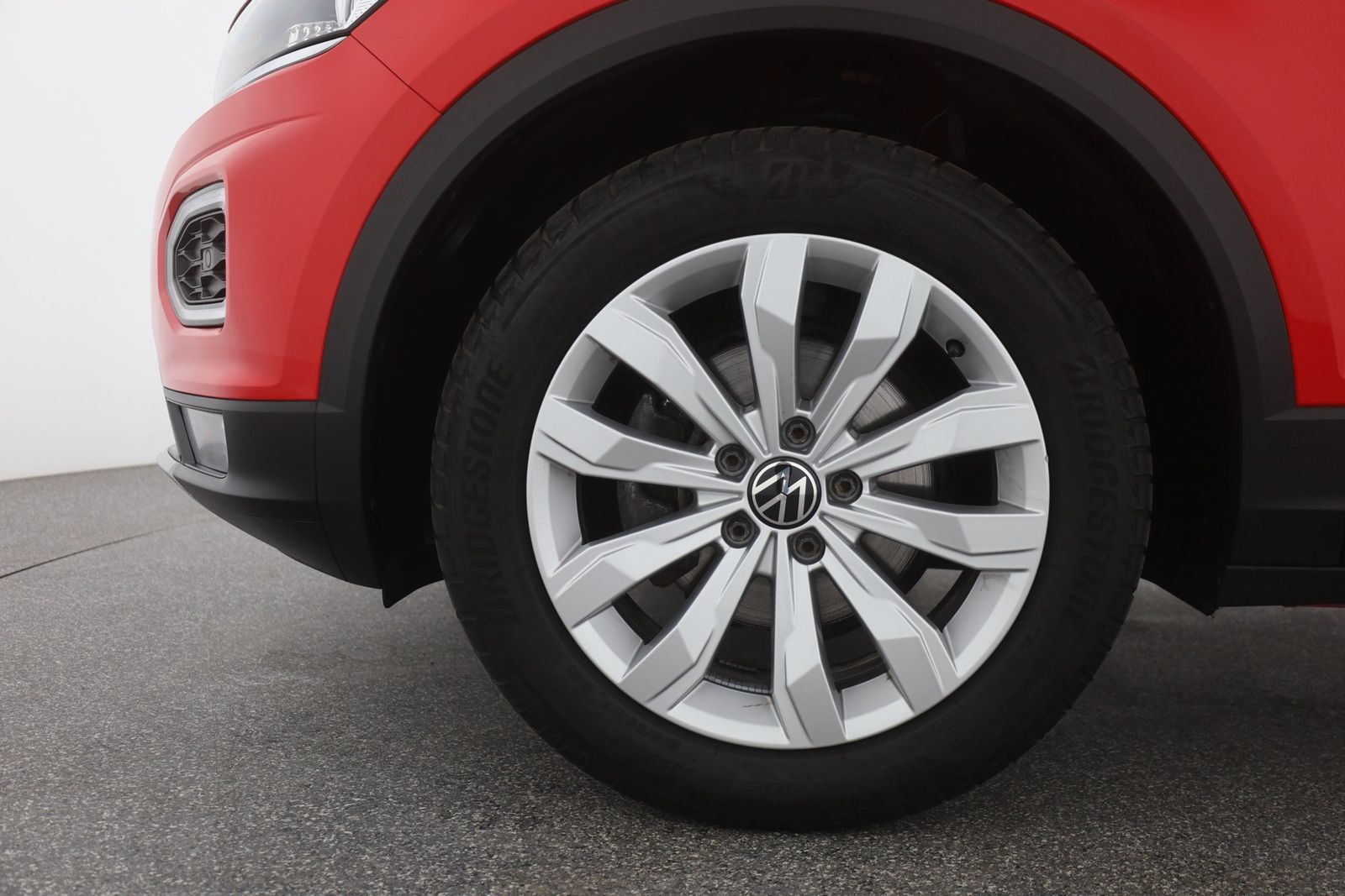 Volkswagen T-Roc 1.5 TSI DSG Sport - Samsaru's Car Outlet