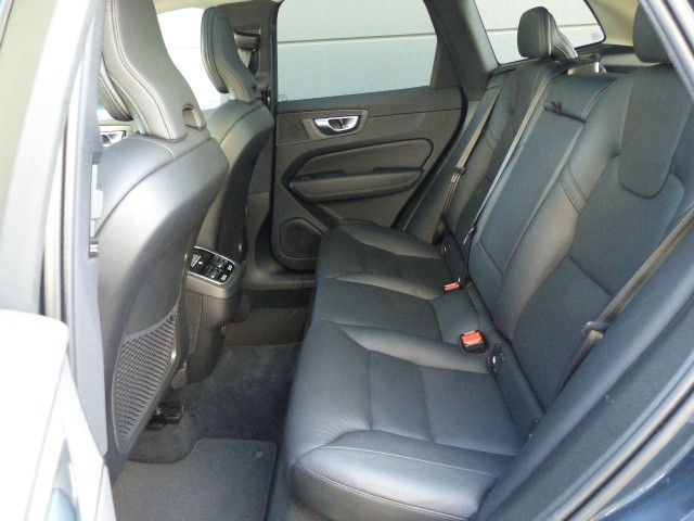 Volvo XC60 Inscription B4 - Samsaru's Car Outlet