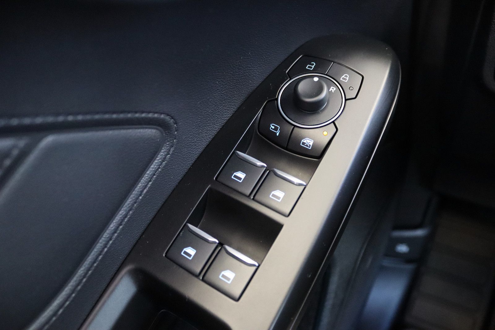 Ford Focus Turn. Aut. Titanium X *LED*NAV*RFK*Winterp
