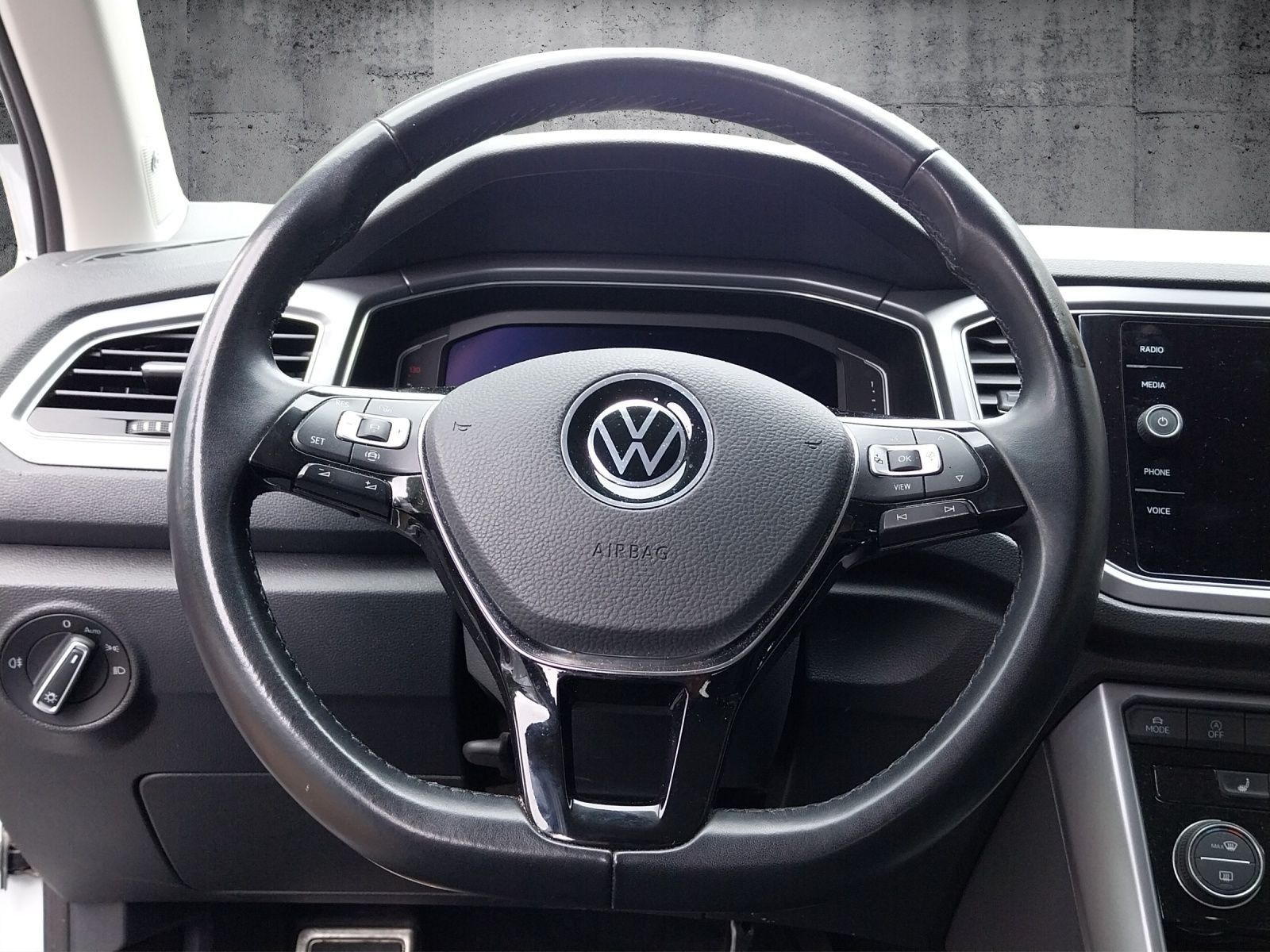 Volkswagen T-Roc 1.5 TSI - Samsaru's Car Outlet