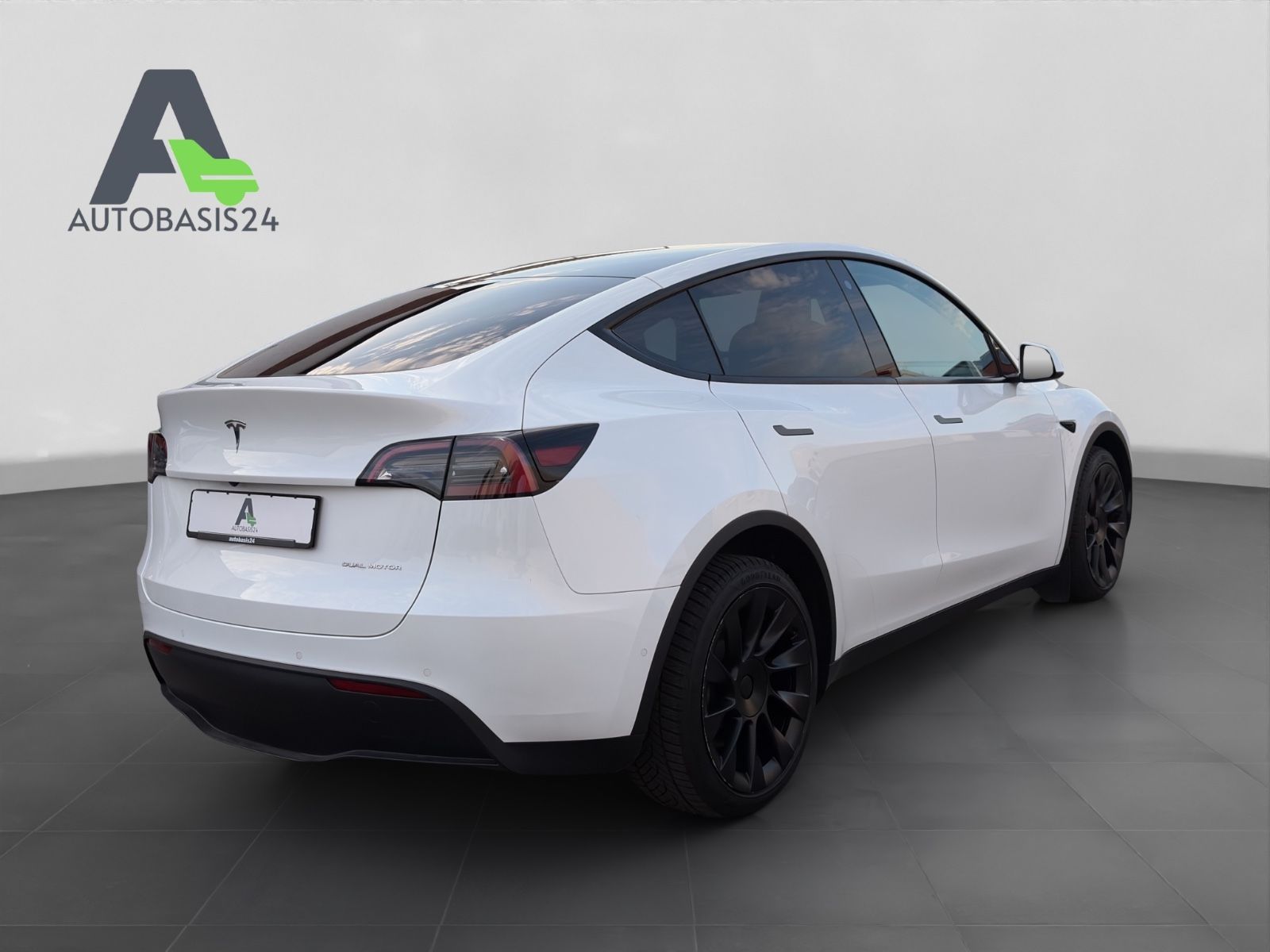 Tesla Model Y Long Range Dual AWD *Shanghai*1.Hand*