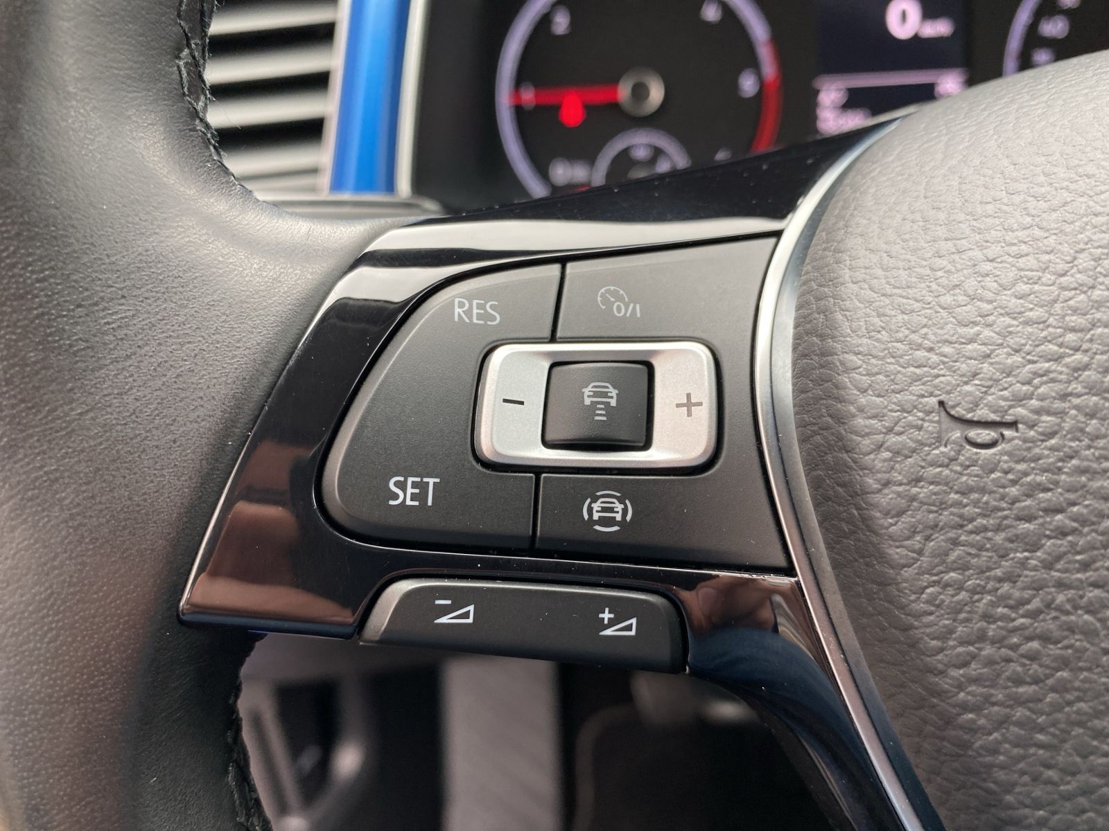 Volkswagen T-Roc 2.0 TDI Style - Samsaru's Car Outlet