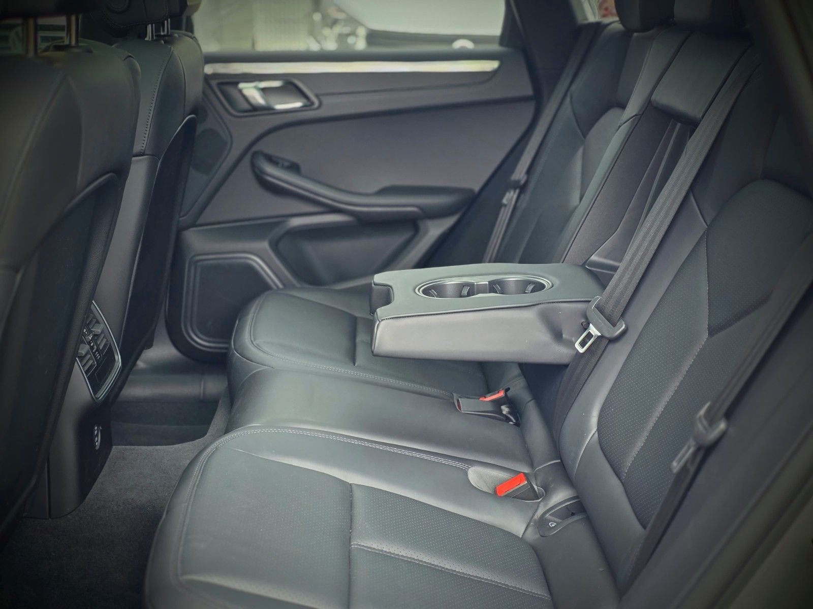 Porsche Macan - Samsaru's Car Outlet