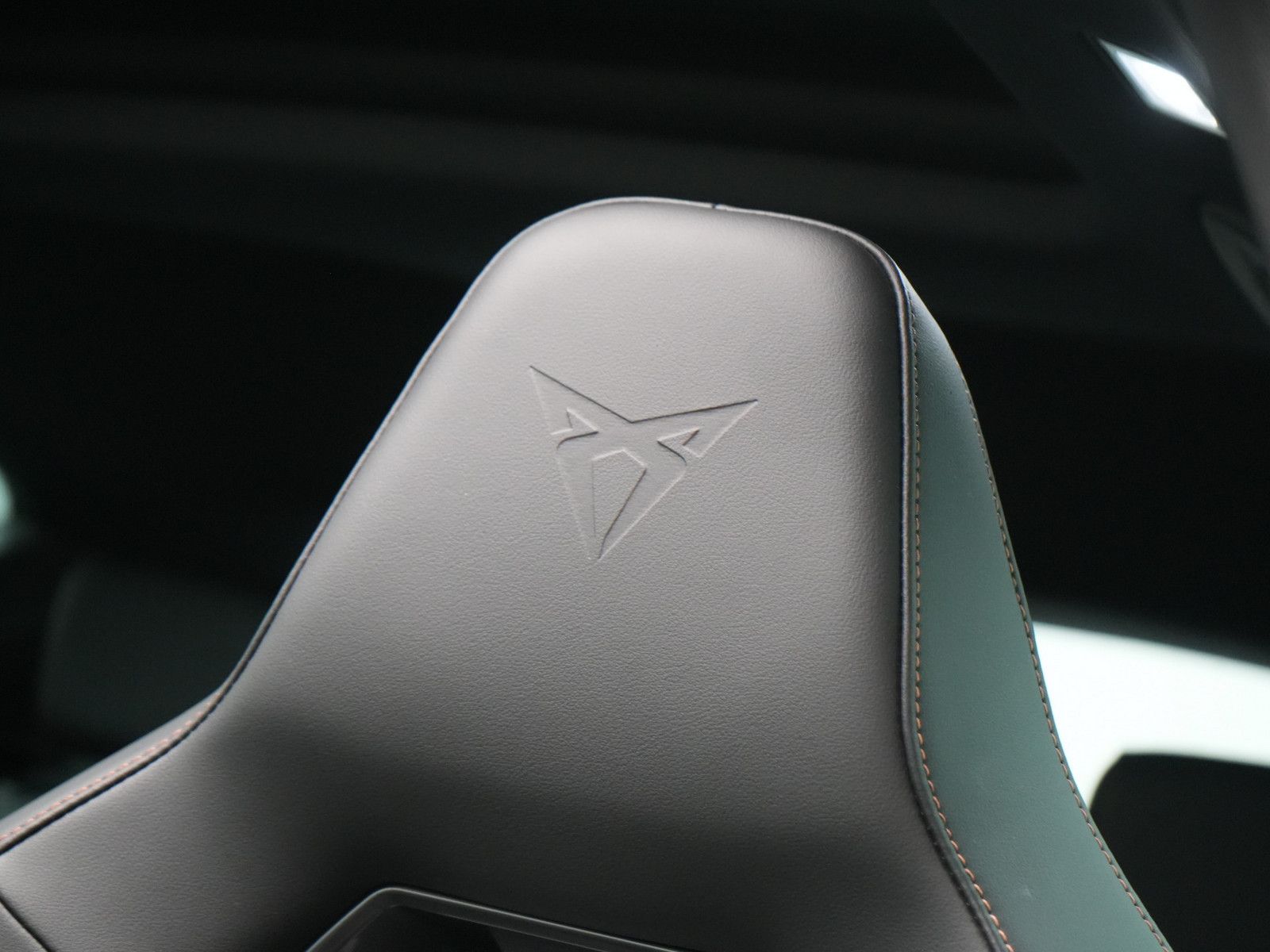 Cupra Formentor VZ e-Hybrid PANO AHK ACC NAVI LEDER