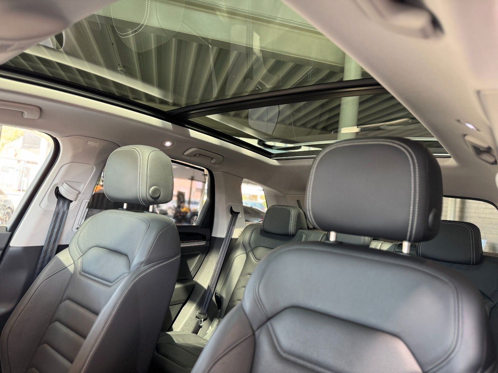 Volkswagen Touareg 3.0TDI Elegance 4Motion - Samsaru's Car Outlet