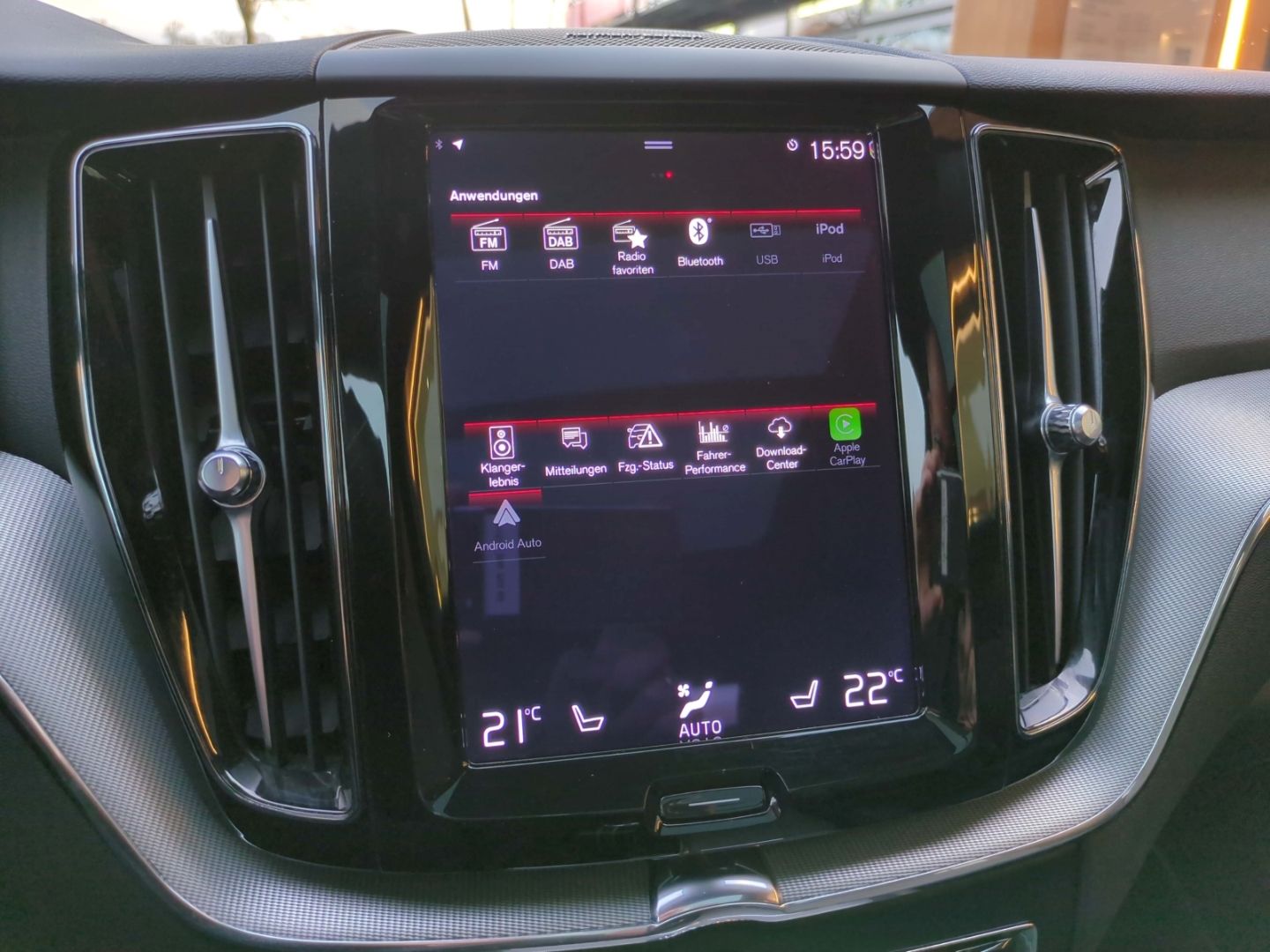 Volvo XC60 R Design Recharge Plug-In Hybrid AWD T8 Twi