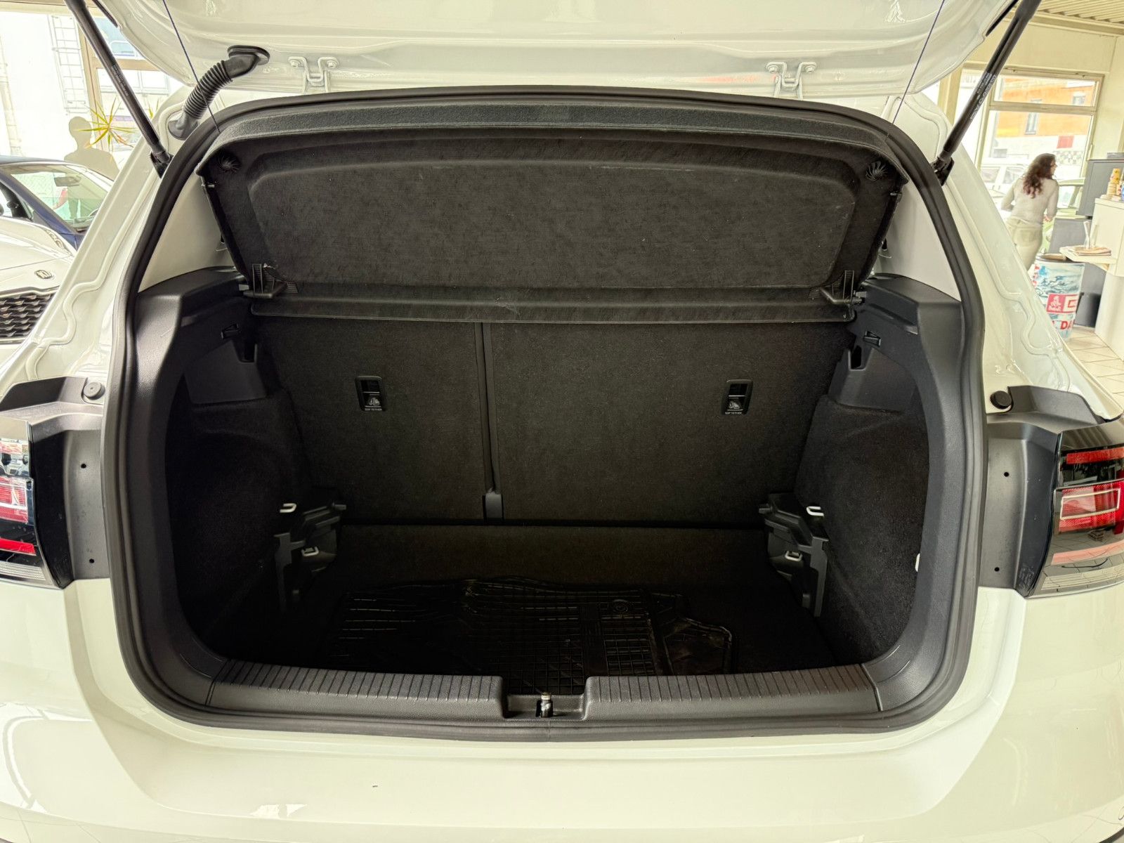 Volkswagen T-Cross Life - Samsaru's Car Outlet