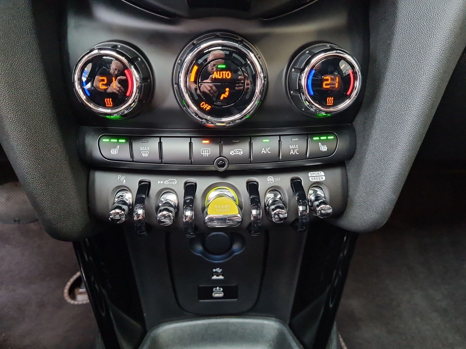 MINI Cooper SE - Samsaru's Car Outlet