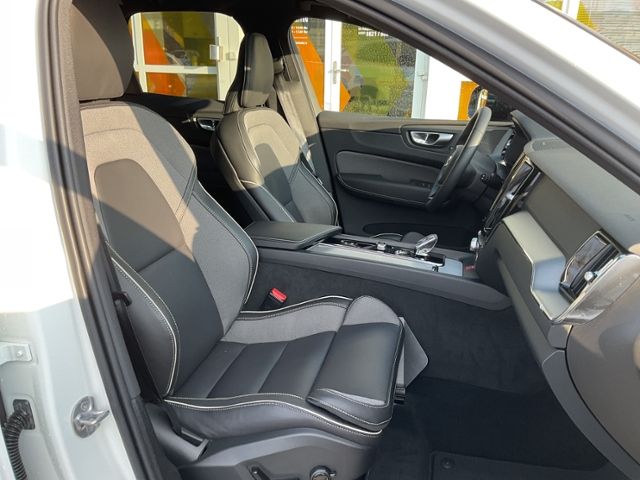 Volvo XC60 B4 Plus Dark 2WD ACC PANO Standhz Allwetter
