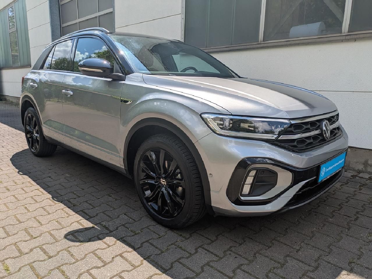Volkswagen T-Roc 1.5 TSI R-Line DSG - Samsaru's Car Outlet