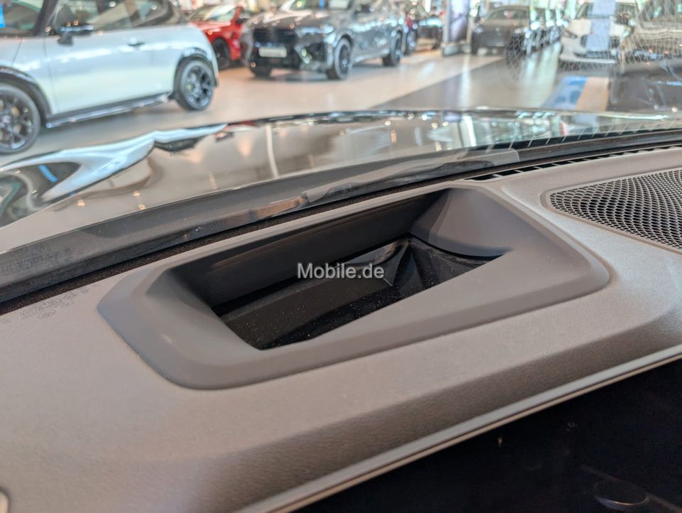 BMW 320d xDrive Touring - Samsaru's Car Outlet