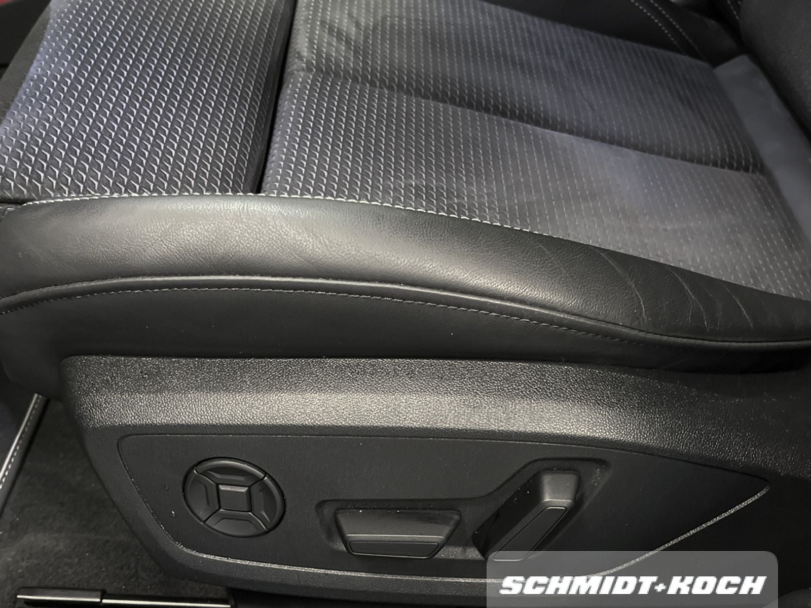 Audi A6 Avant 55 TFSI e quattro S line S-tronic NAVII