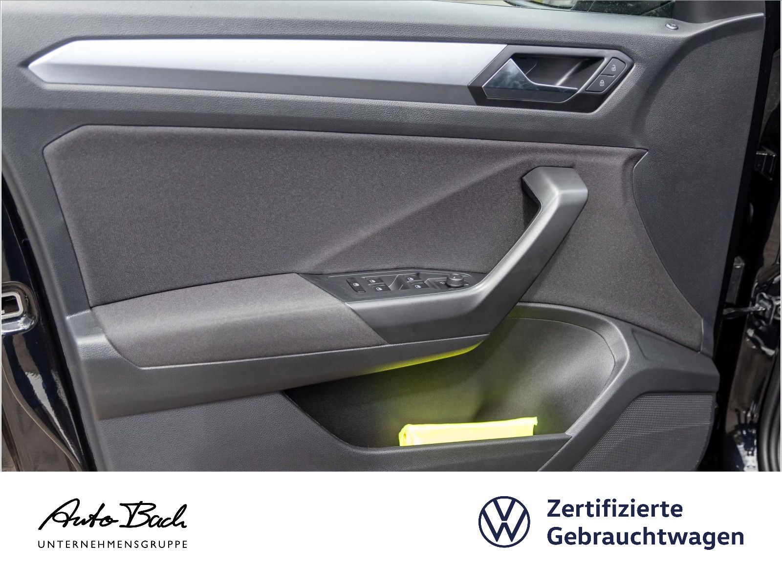Volkswagen T-ROC 1.0 TSI LIFE - Samsaru's Car Outlet