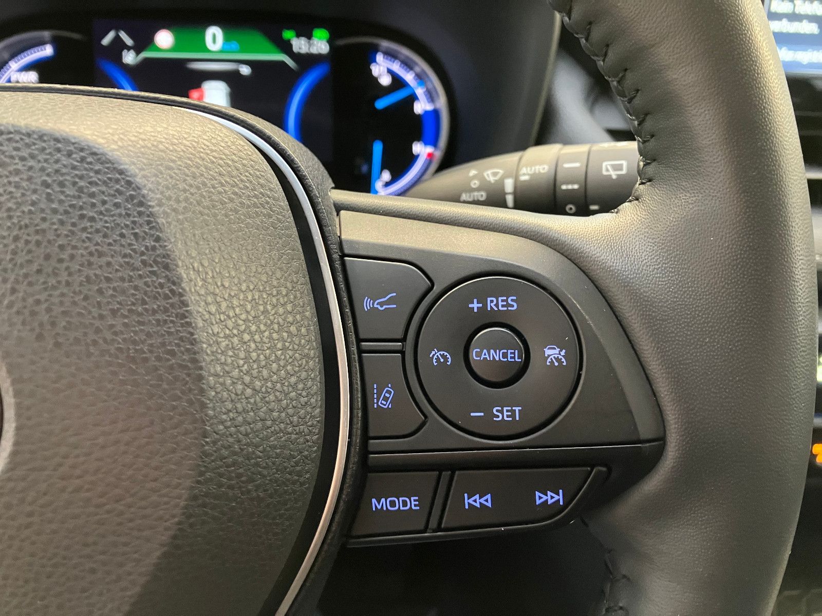 Toyota RAV 4 2.5 Hybrid Business Edition - Samsaru's Car Outlet